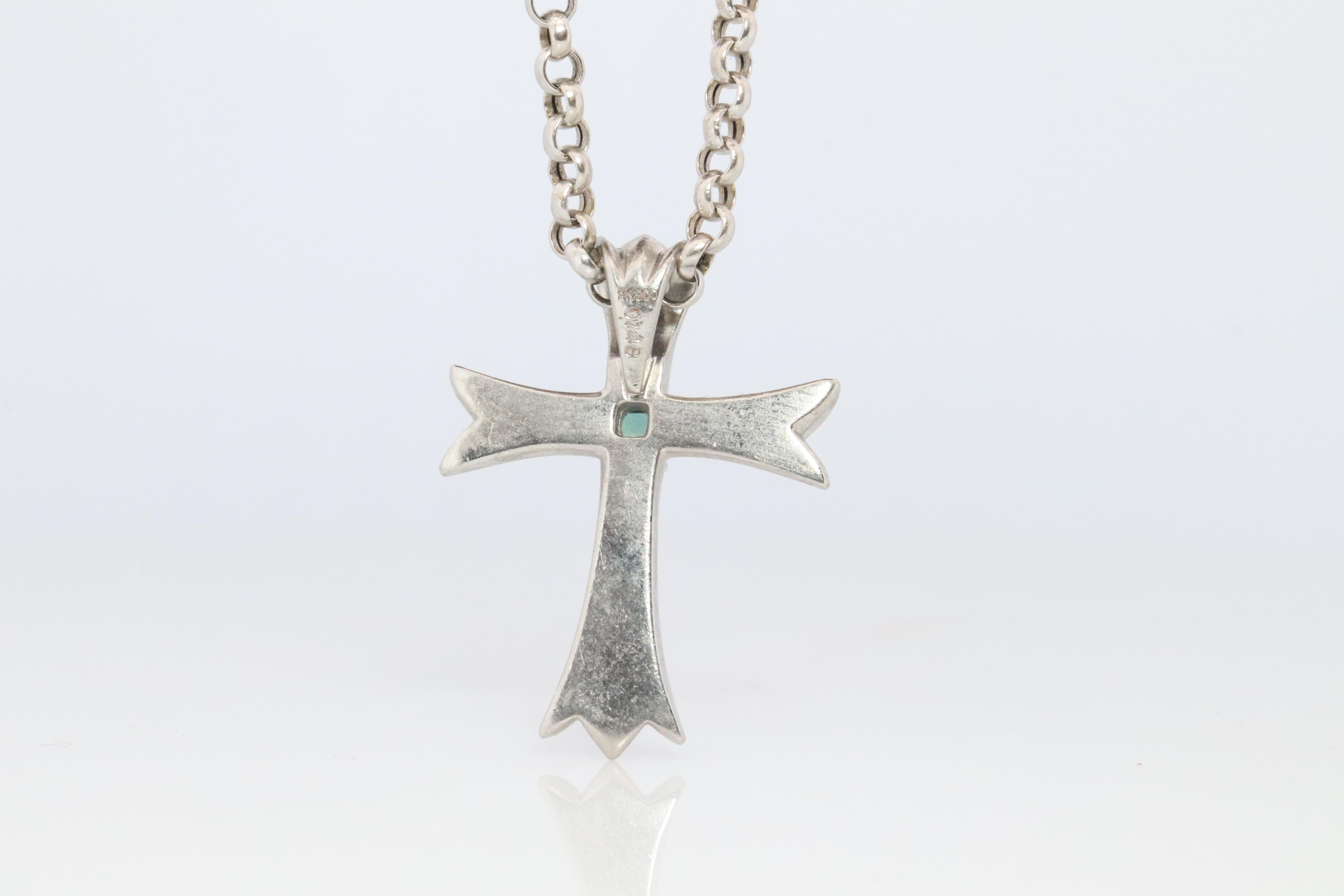 Platin 18k Alexandrit Kreuz Anhänger. Echtes Alexandrit Kruzifix Halskette (Carréschliff) im Angebot