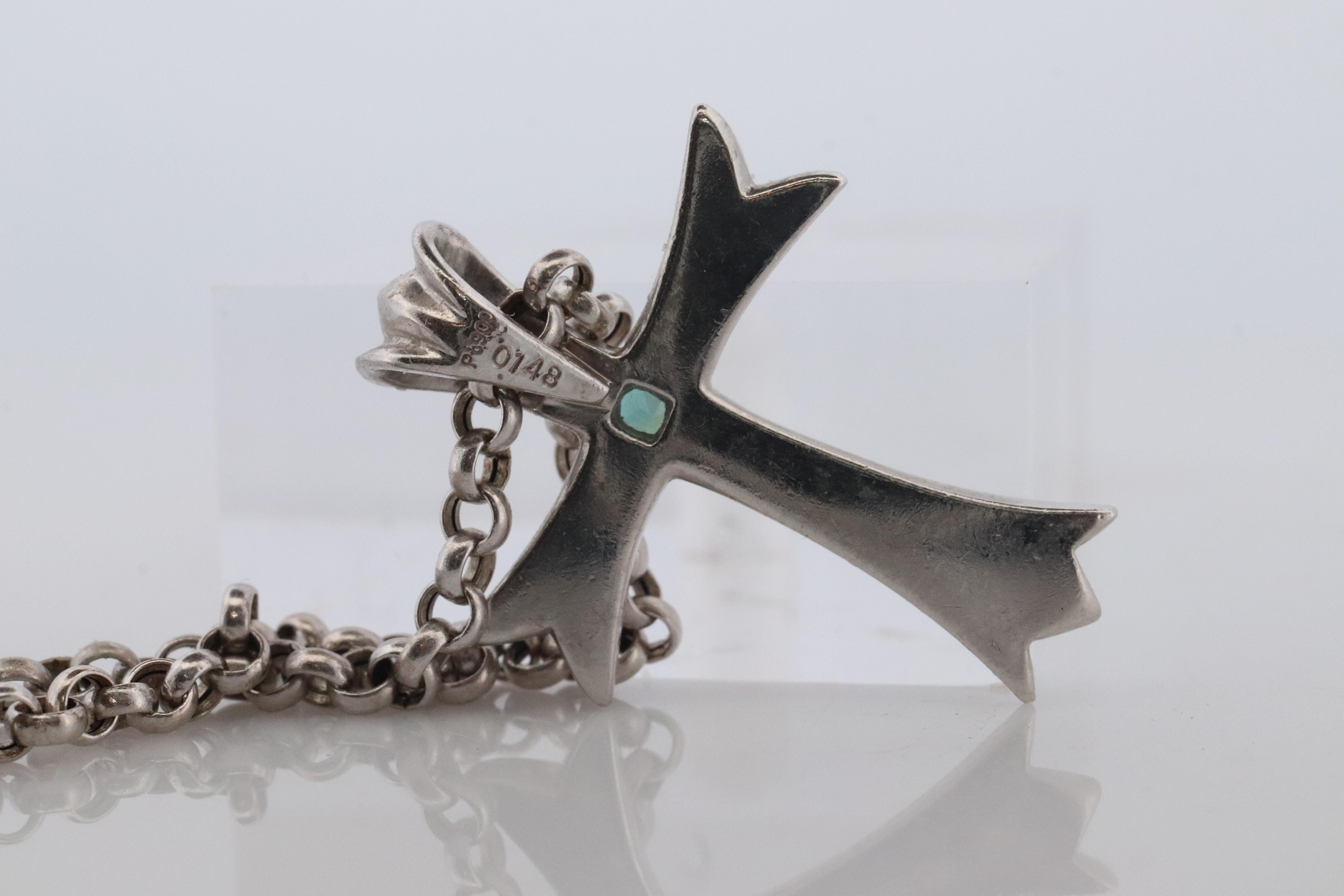 Platin 18k Alexandrit Kreuz Anhänger. Echtes Alexandrit Kruzifix Halskette im Angebot 1