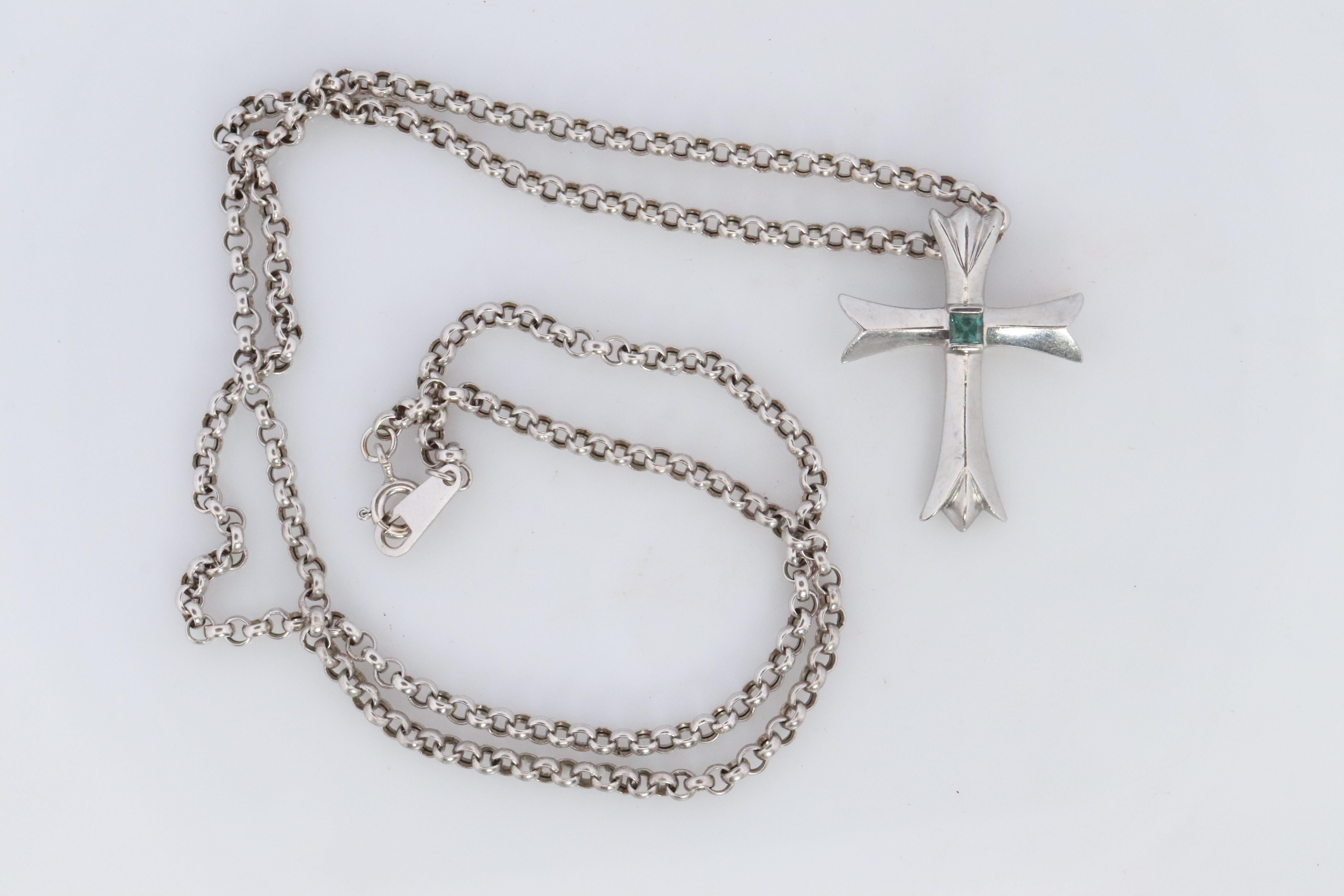 Platin 18k Alexandrit Kreuz Anhänger. Echtes Alexandrit Kruzifix Halskette im Angebot 2