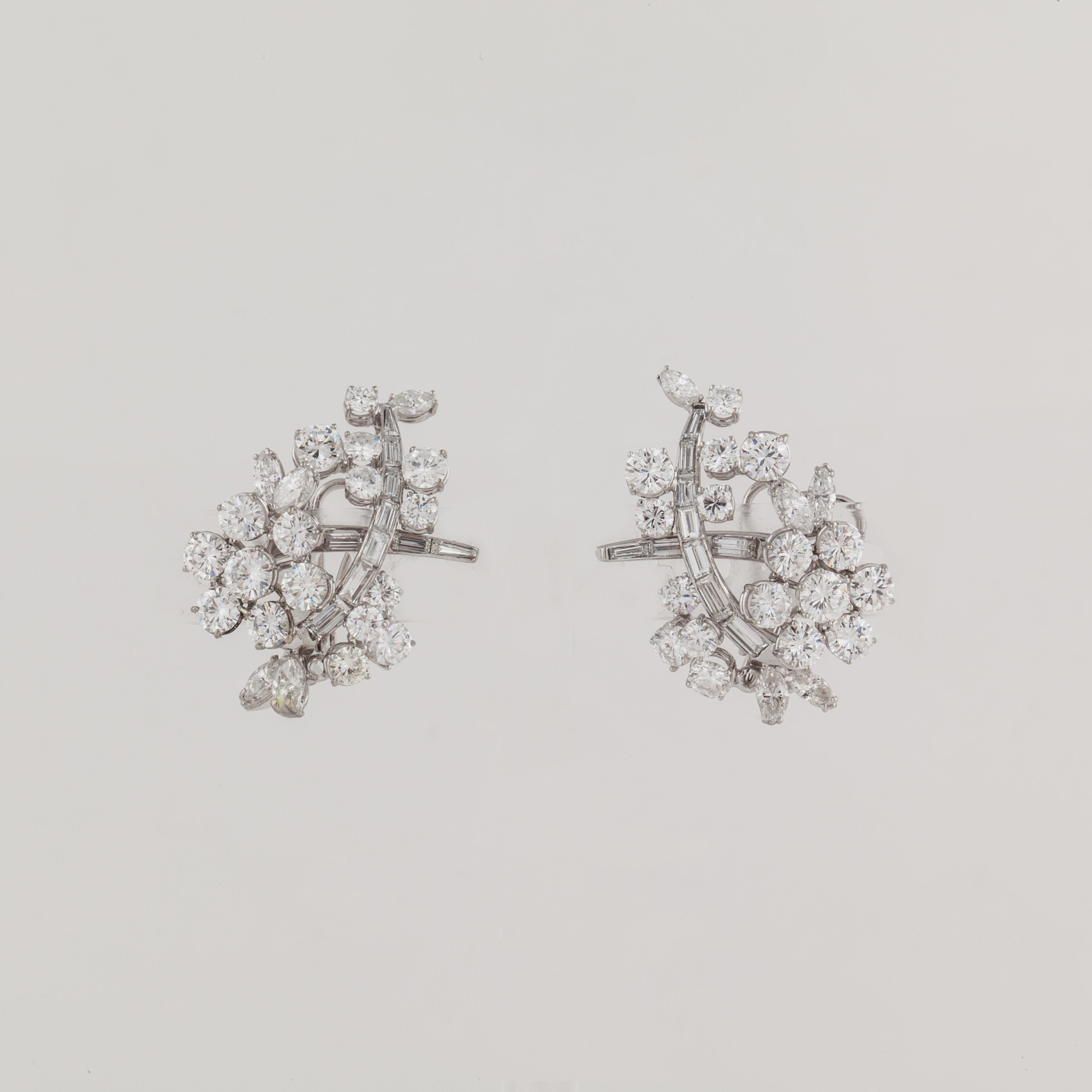 Platinum Diamond Cluster Earrings In Good Condition For Sale In Houston, TX