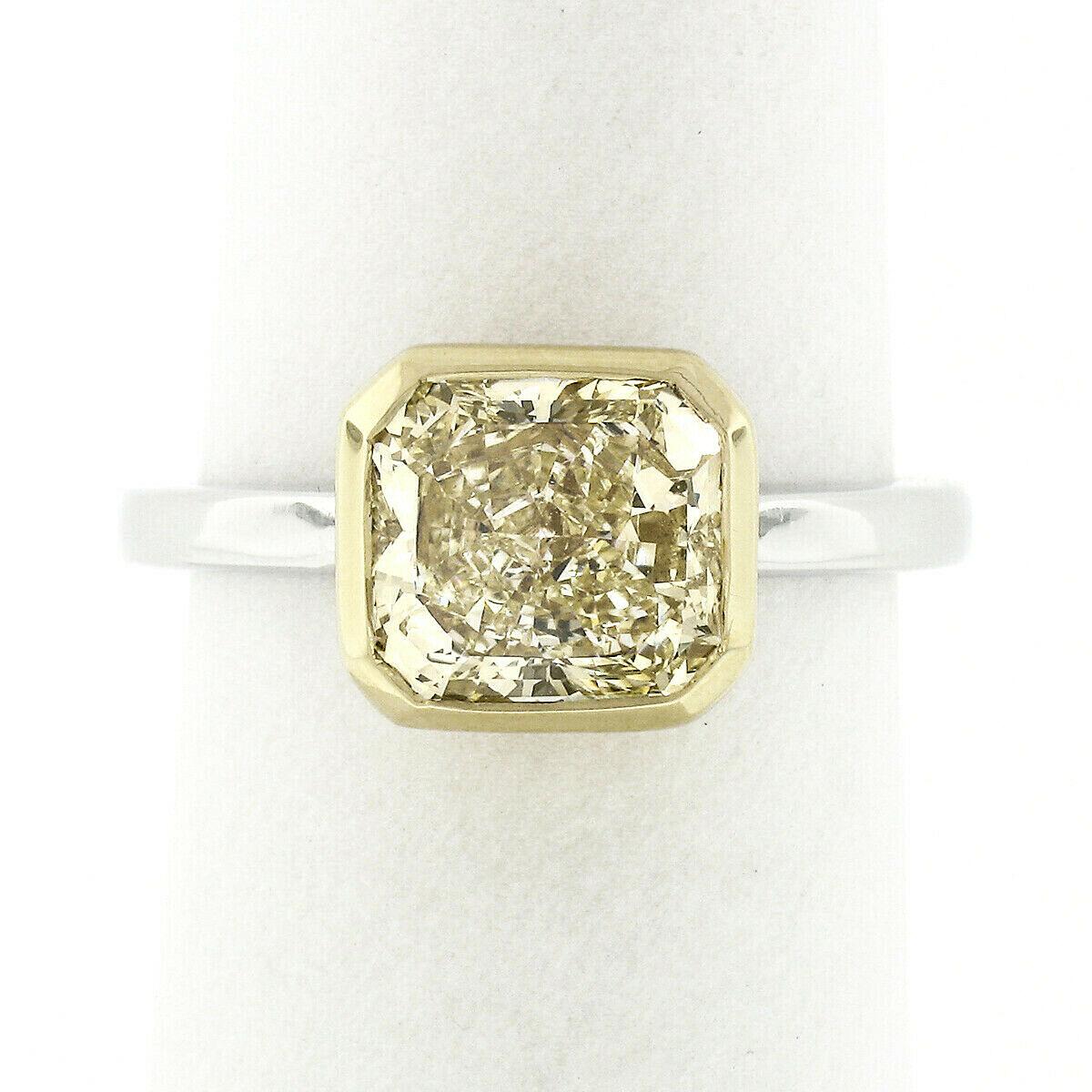 Platin & 18 Karat Gold 2,55 Karat GIA Fancy Gelber Diamant Solitär Lünette Set Ring (Radiantschliff)