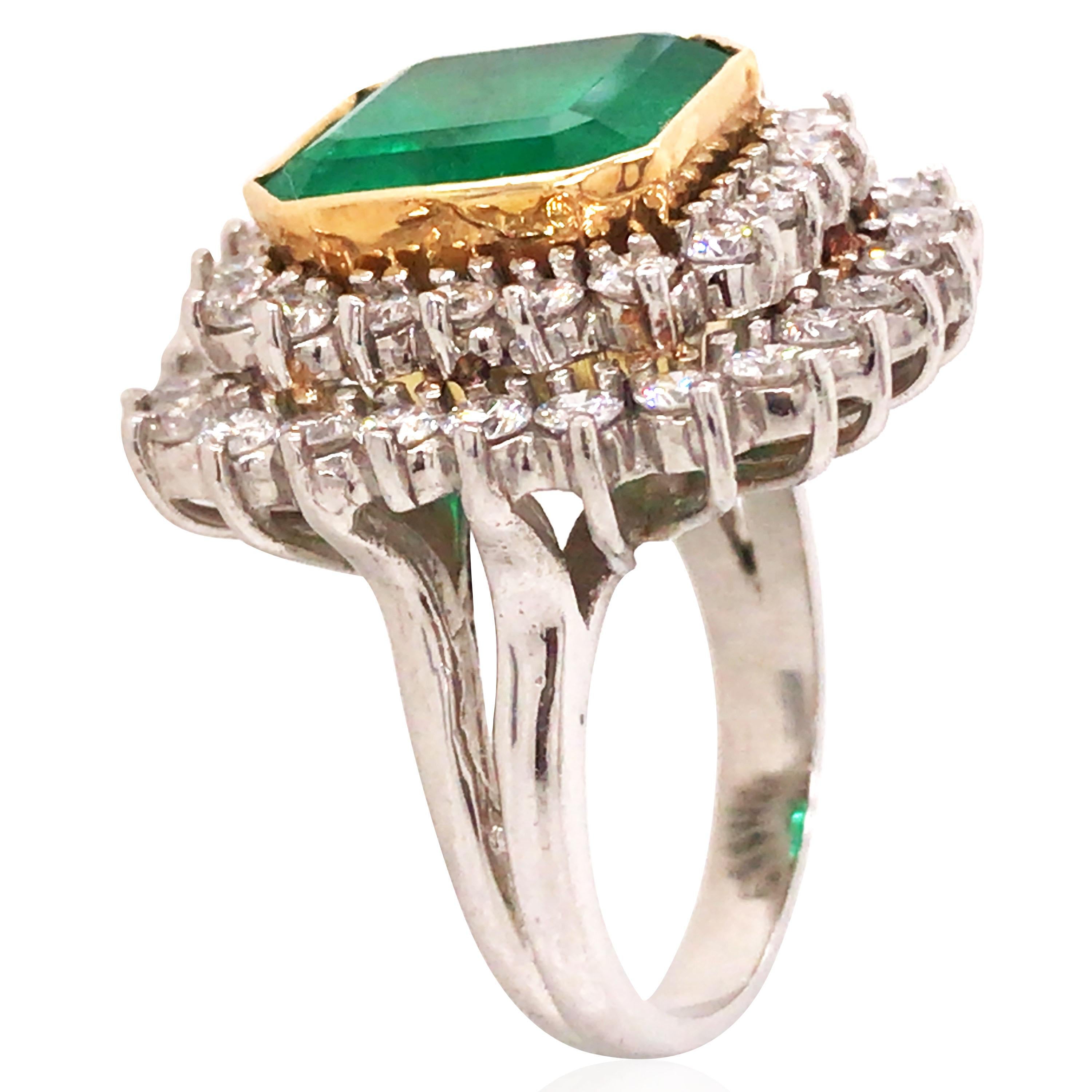 Square step cut 8.75ct Colombia emrerald, set in 18K yellow gold surrounded by 44 round diamonds total approx. 2.64ct, H-I/SI1-SI2. Ring size: 6.75 Accompanied with a GIA report stating it's Colombia origin. 

Weight: 17.9 grams