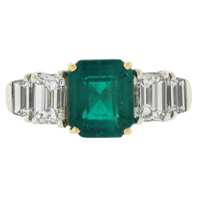 Faye Kim 18k Gold Emerald Ring with Trapezoid Diamonds For Sale at 1stDibs