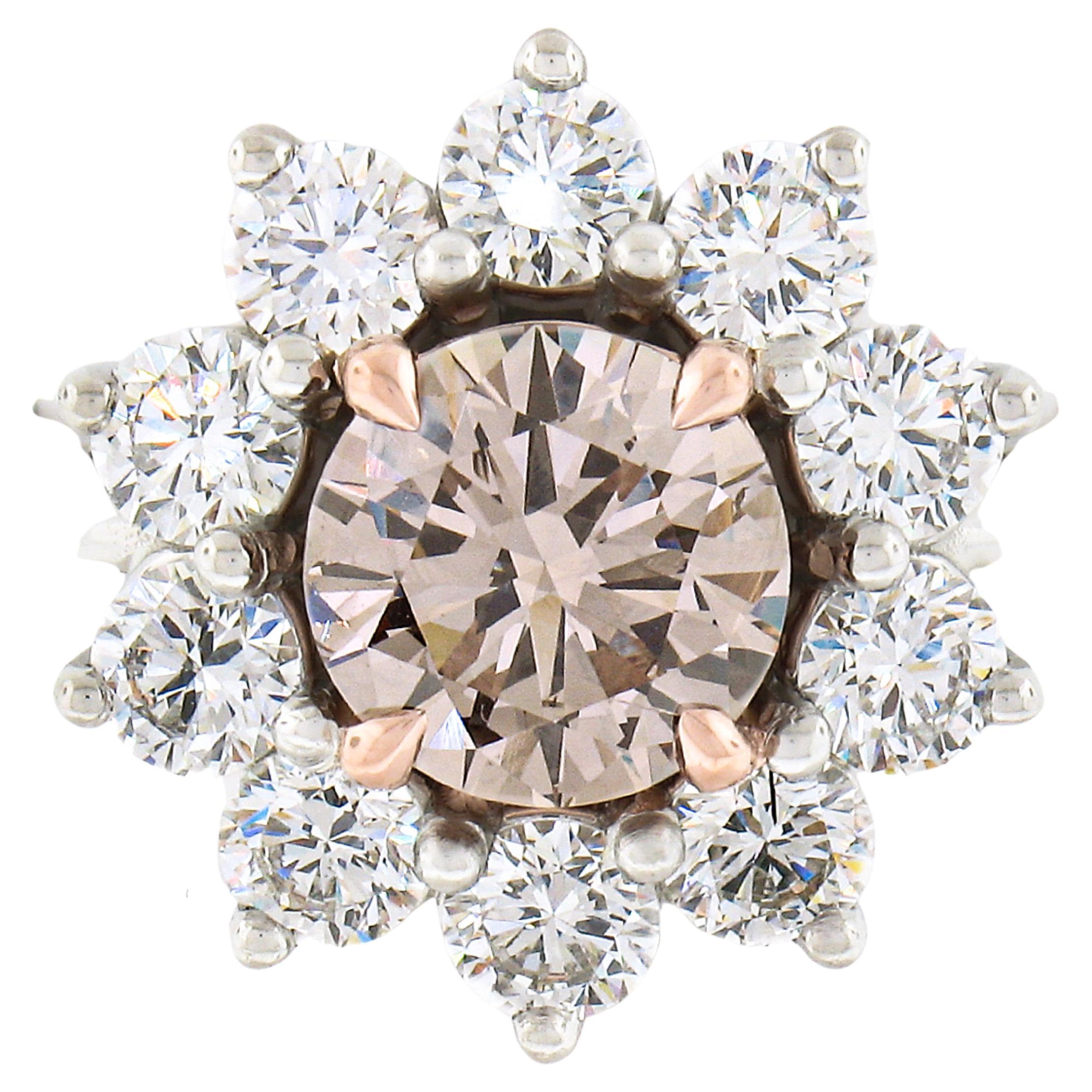 Bague de fiançailles en platine et or 18 carats avec halo de diamants bruns roses fantaisie certifiés GIA en vente