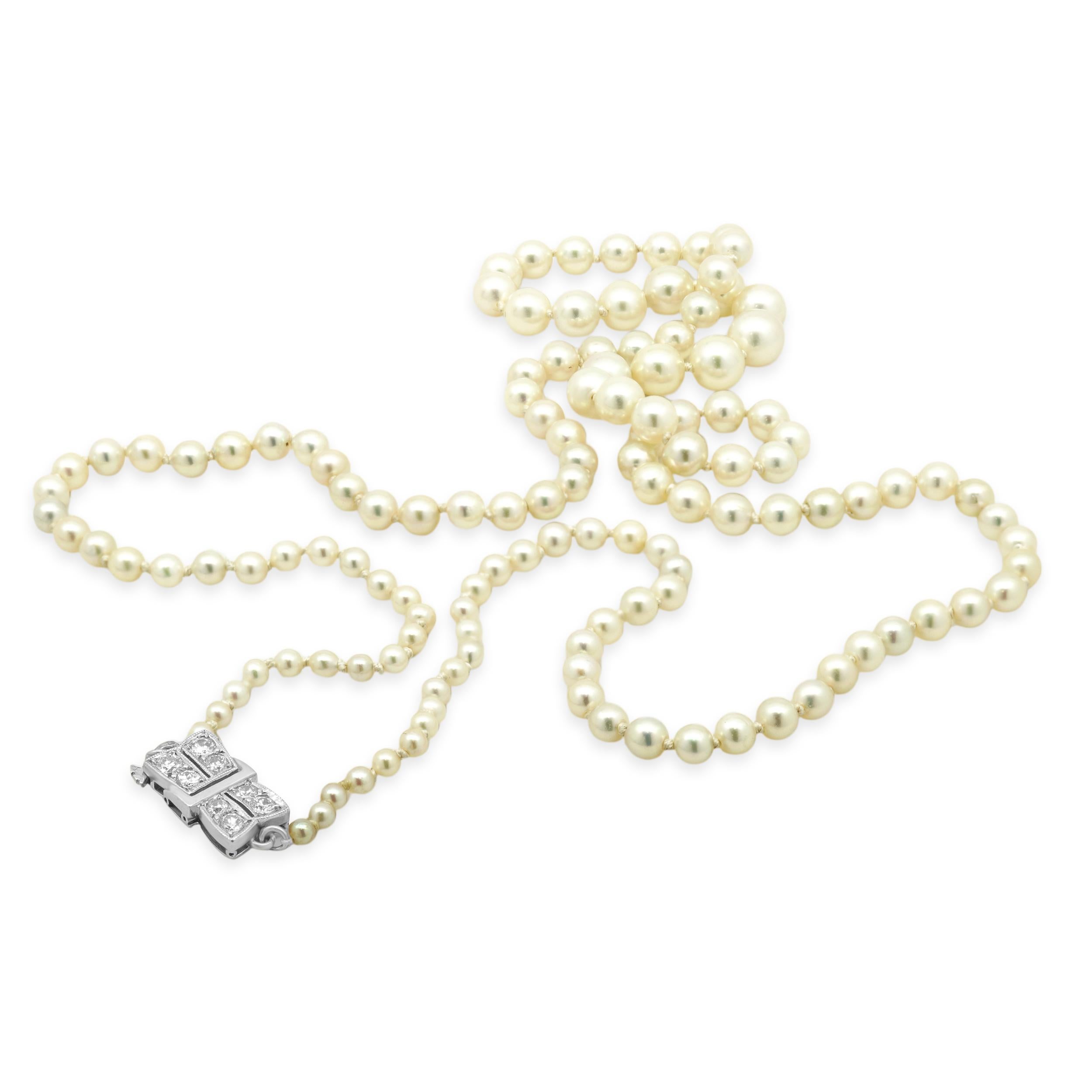 Diseñador: custom
Material: platino y oro blanco de 18 quilates
Diamantes: 8 talla brillante redonda = 0,32ctw
Color: H
Claridad: SI1
Peso: 12.35 gramos
Dimensiones: el collar mide 21.5 pulgadas

