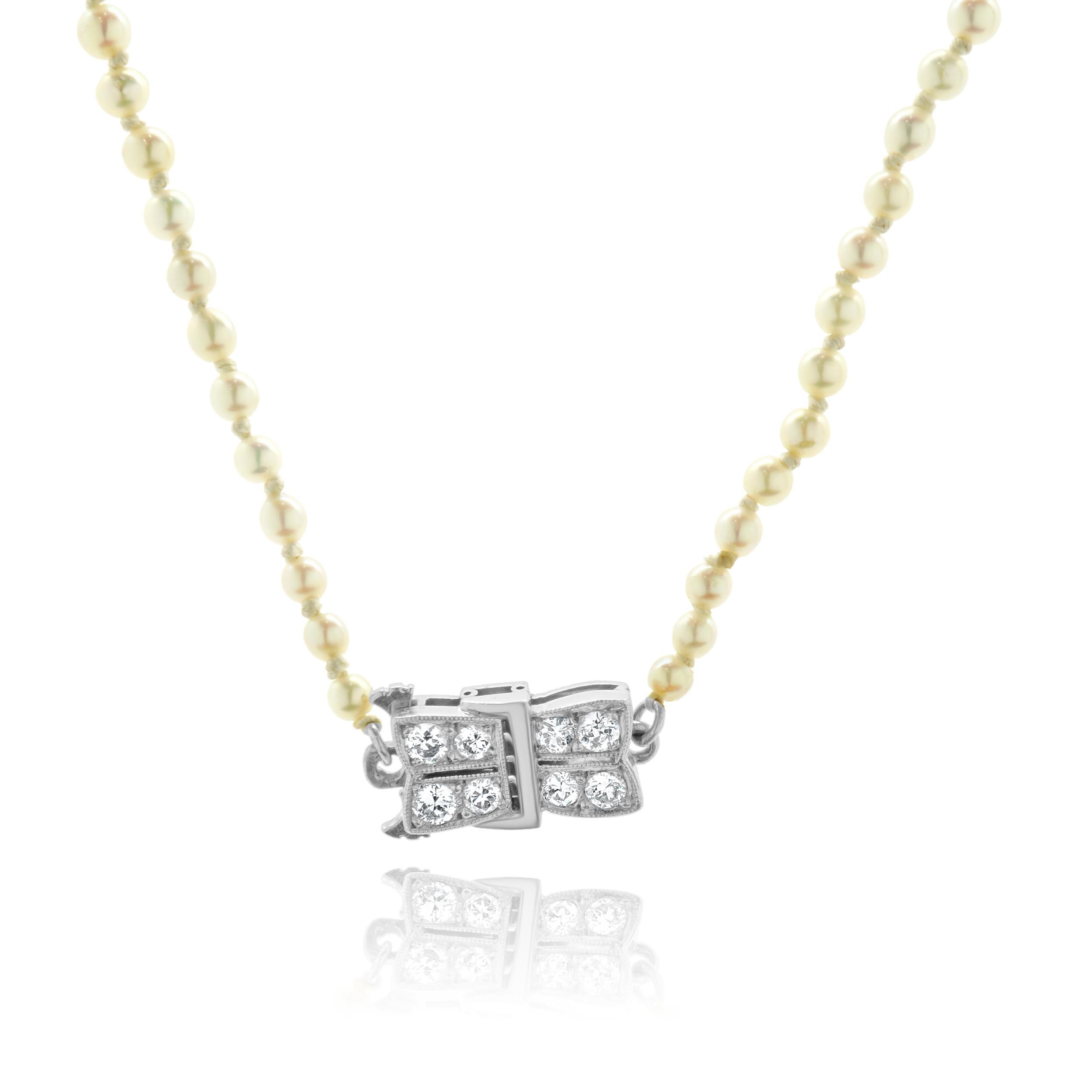 Collar de perlas graduadas en platino y oro blanco de 18 quilates con cierre de perlas y diamantes