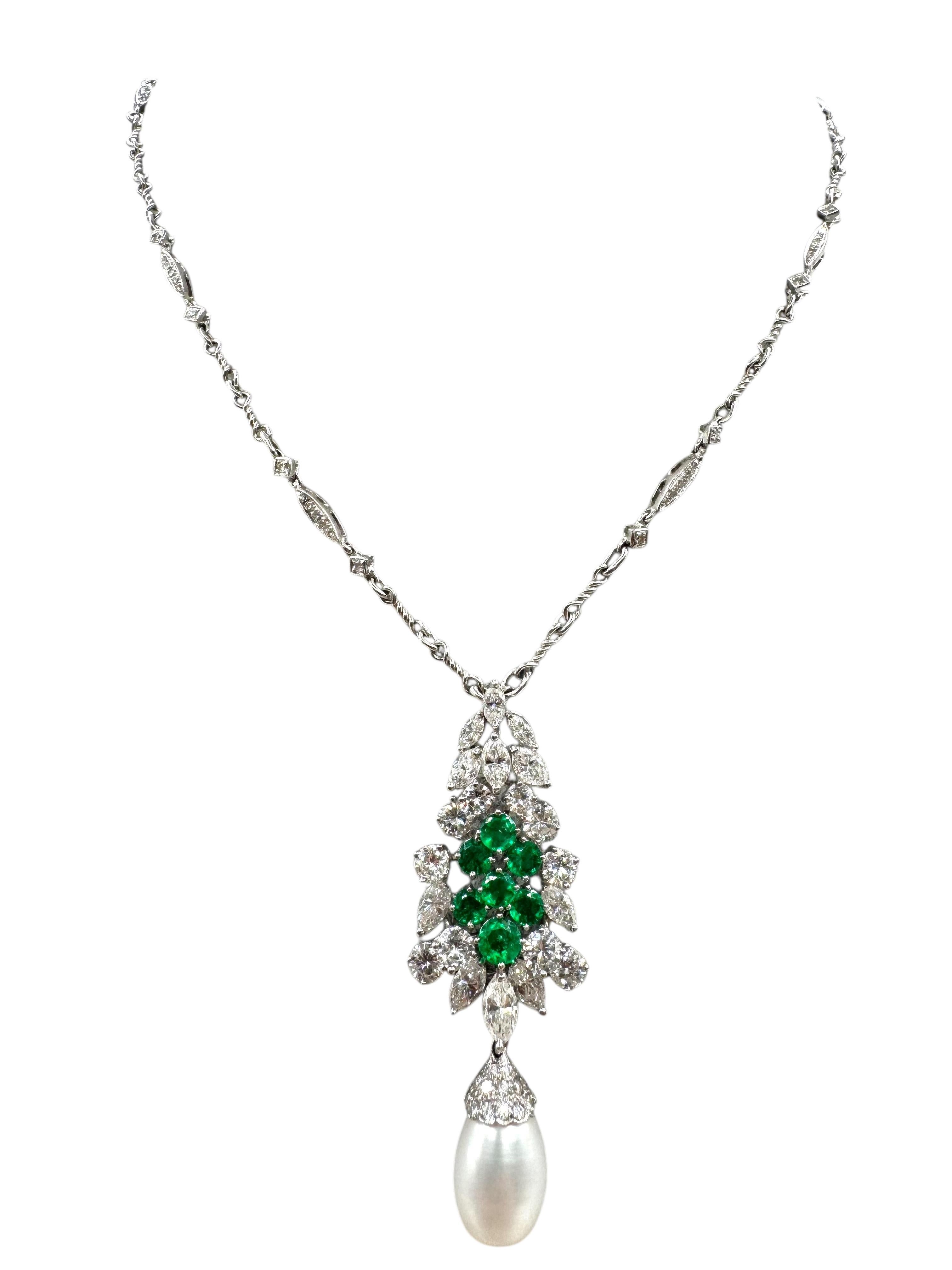 Taille brillant Collier de perles, d'émeraudes et de diamants en platine et en or blanc 18K en vente