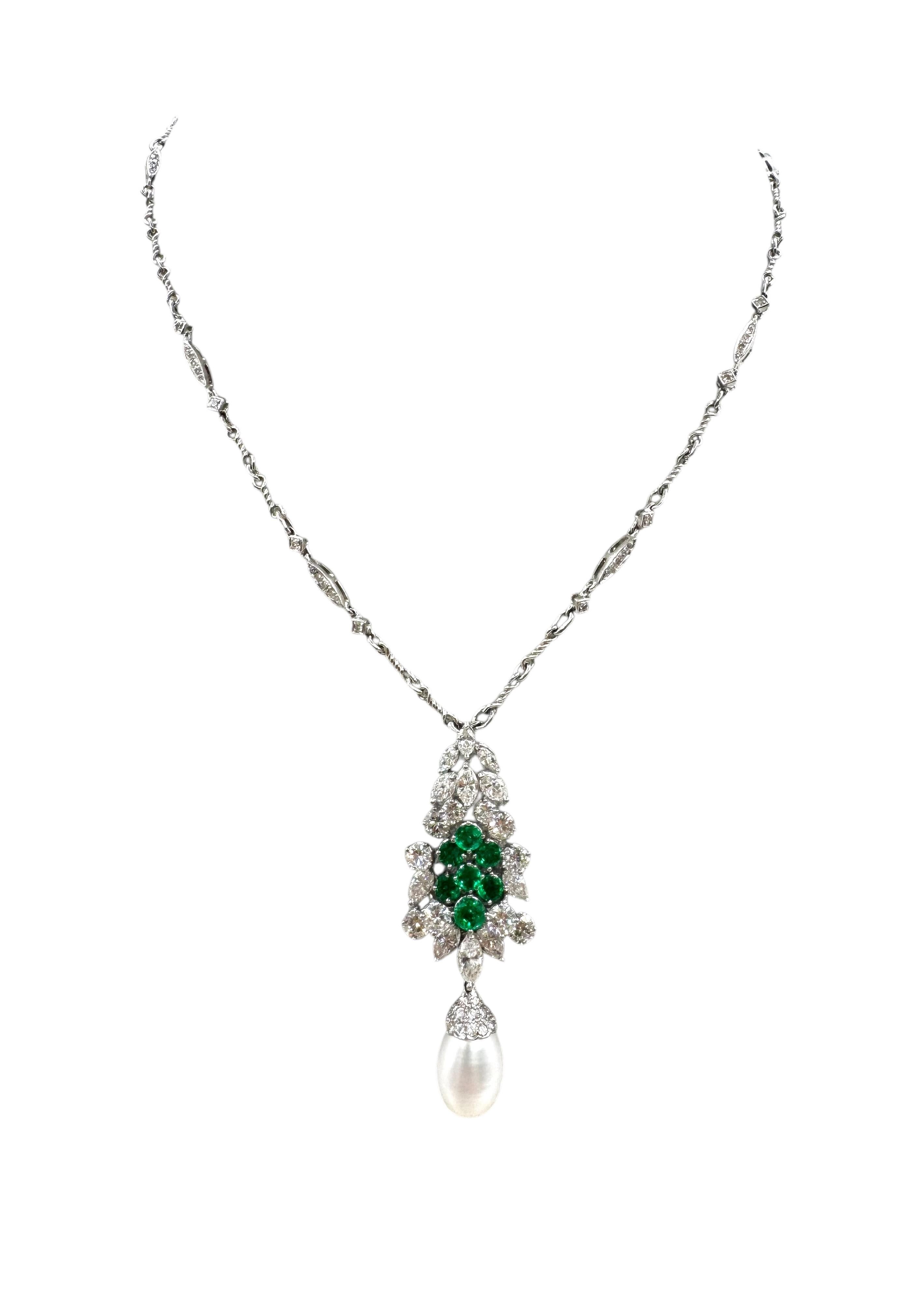 Collier de perles, d'émeraudes et de diamants en platine et en or blanc 18K Excellent état - En vente à Great Neck Plaza, NY