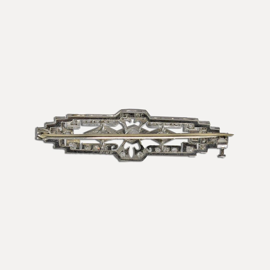 Platinum and 18k white gold diamond vintage brooch.
Tests 70% platinum and 18% 18k gold with an XRF metals analyzer.
Stamped Pt, 18C.
The gross weight is 5.5 grams.
There are seven round brilliant cut diamonds and the rest are single cuts, .50 total