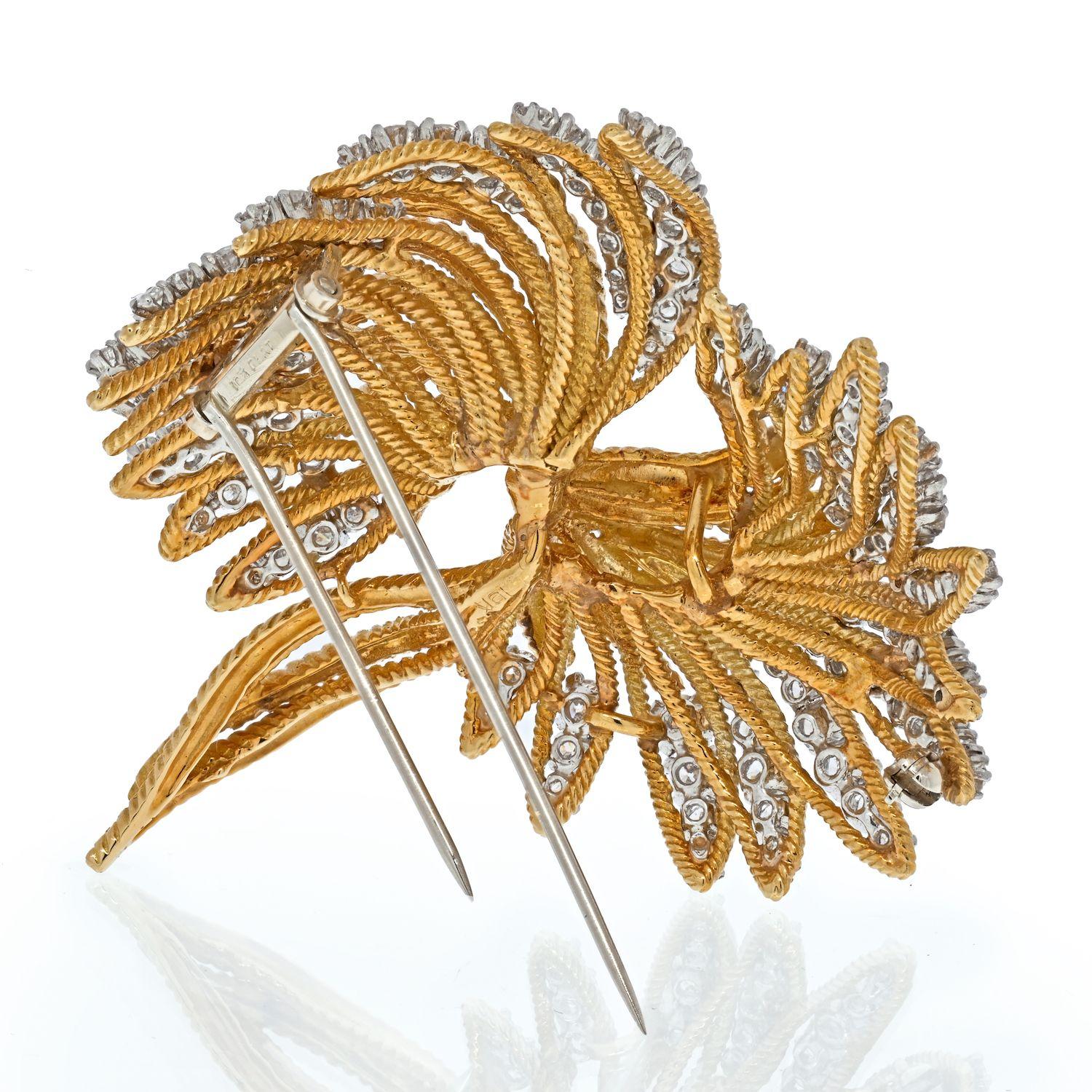 Broche estriado de platino y oro amarillo de 18 quilates Espray de diamantes de los años 60 8,50cts Corte redondo en venta