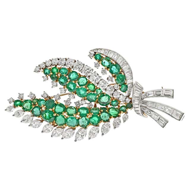 Diamond and Emerald Gold and Platinum Bar Brooch For Sale at 1stDibs