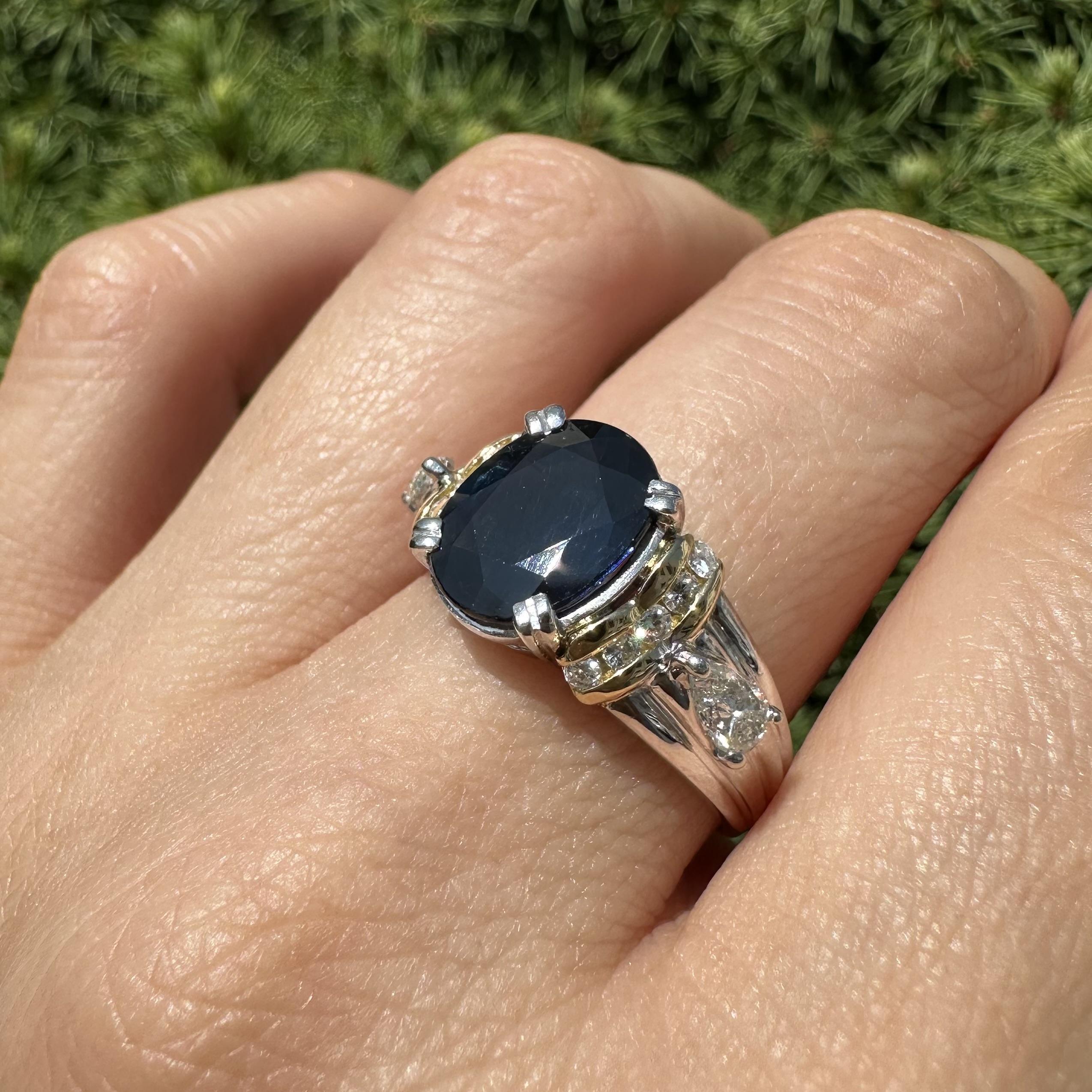 Anillo de Platino y Oro Amarillo de 18k con Acentos de Diamantes en Zafiro Azul Oscuro Grande de 3,66ctw en venta 10