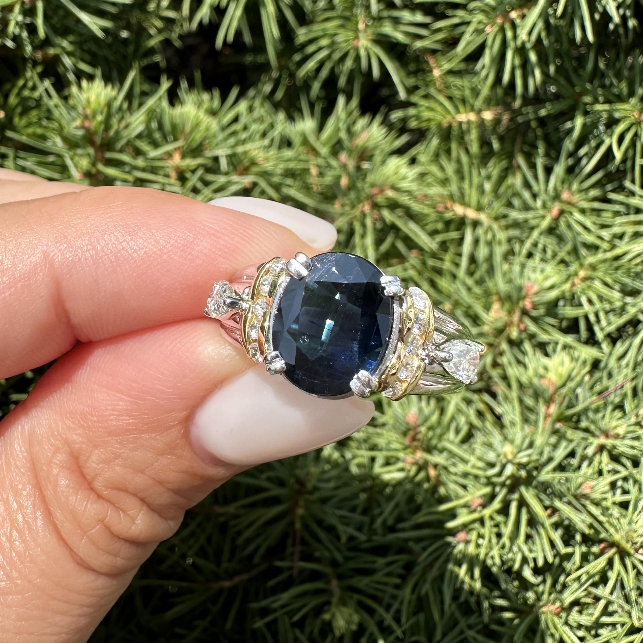 Anillo de Platino y Oro Amarillo de 18k con Acentos de Diamantes en Zafiro Azul Oscuro Grande de 3,66ctw en venta 11