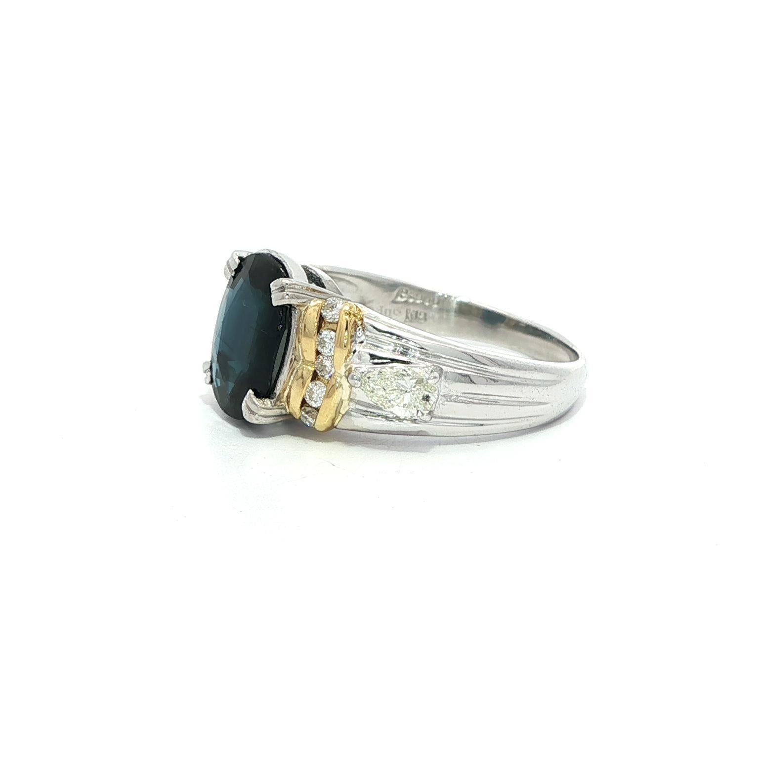 Anillo de Platino y Oro Amarillo de 18k con Acentos de Diamantes en Zafiro Azul Oscuro Grande de 3,66ctw en Excelente estado para la venta en Montclair, NJ