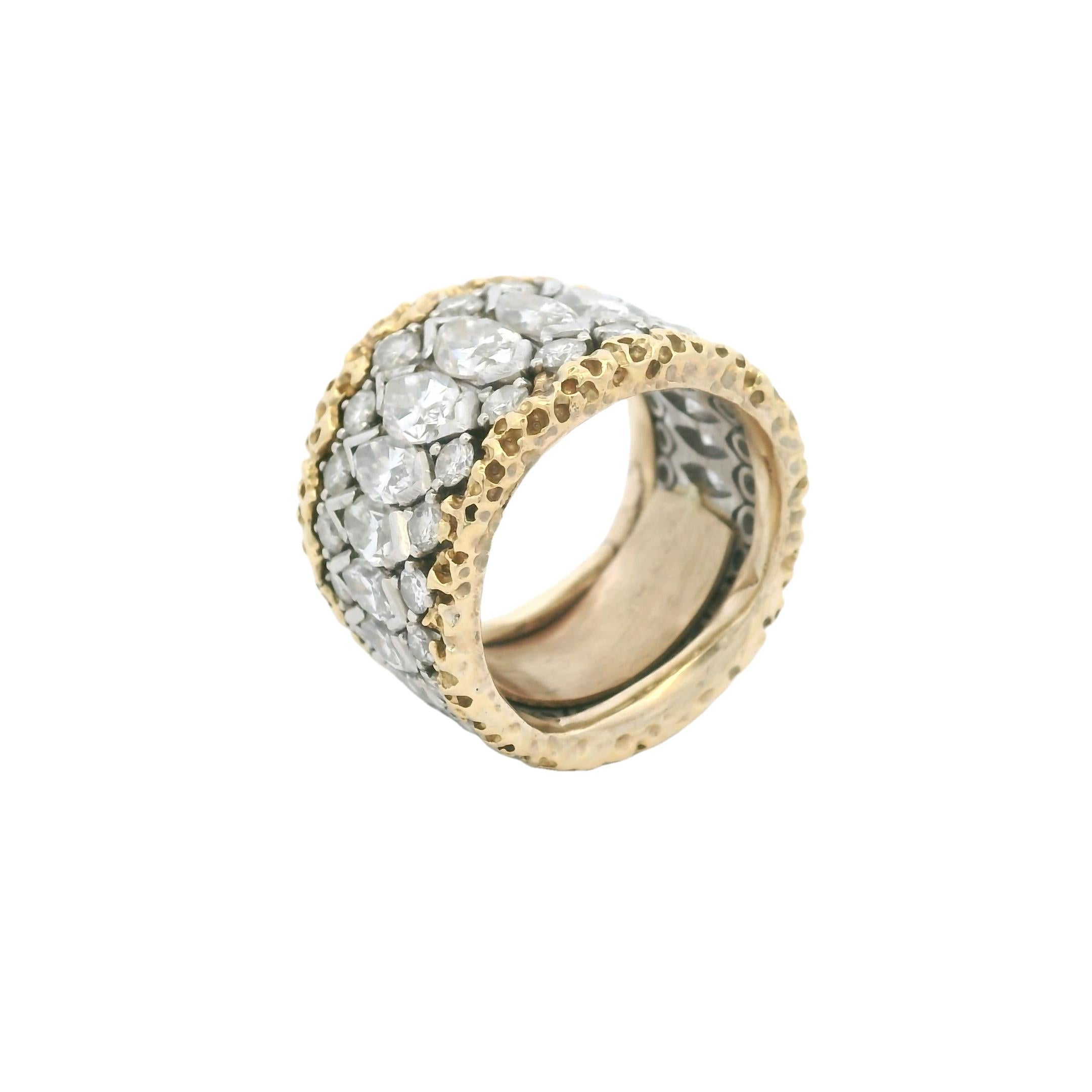 Platinum & 18K Yellow Gold Wide Diamond Band Ring, 7.00 Carats, GH Color, VS/VVS In Excellent Condition For Sale In Miami, FL
