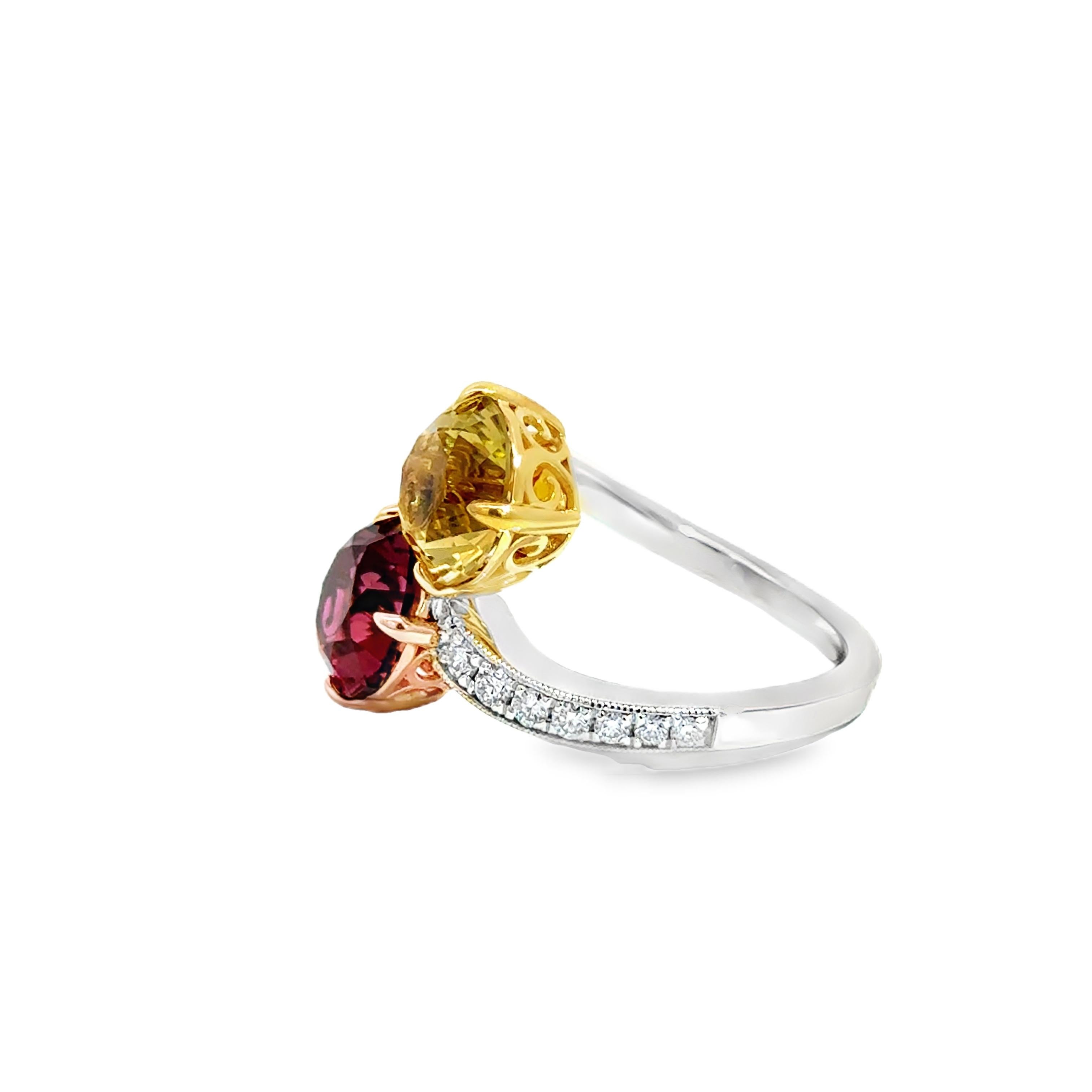 Taille ronde Bague en platine, or jaune et rose 18k avec tourmaline jaune et rose en vente