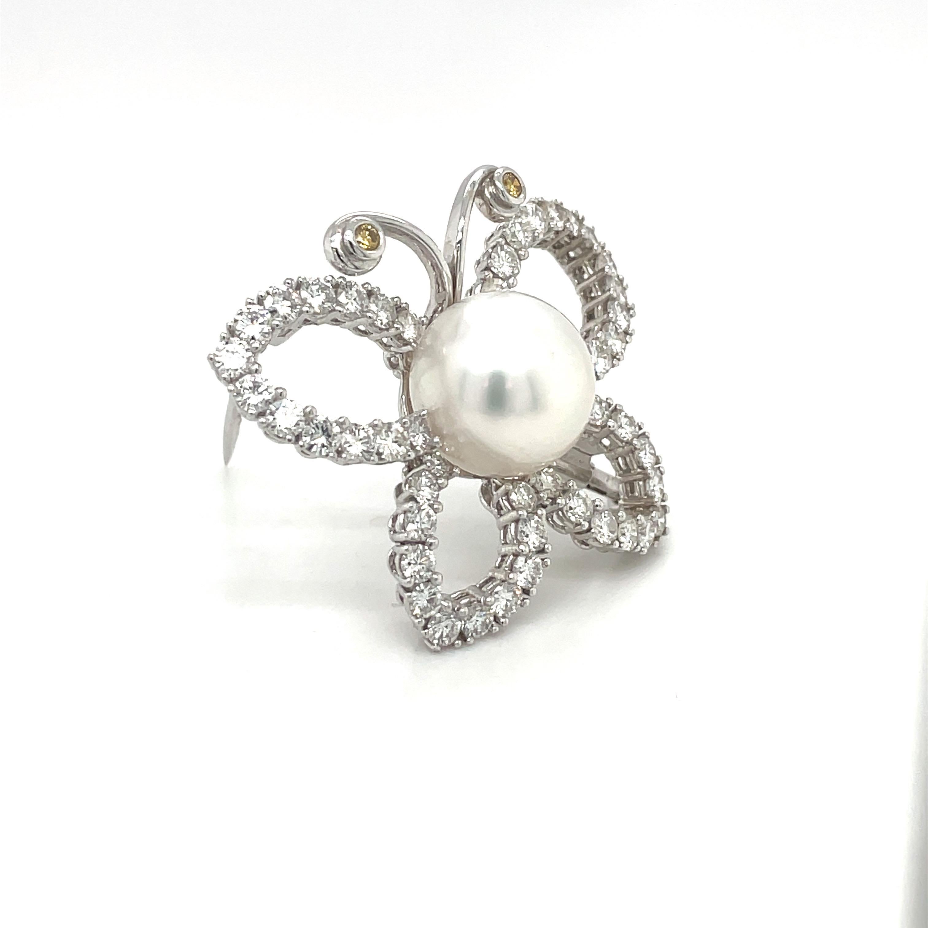 Women's or Men's Platinum and 18 Karat White Gold 3.20 Carat Diamond and Pearl Butterfly Brooch For Sale