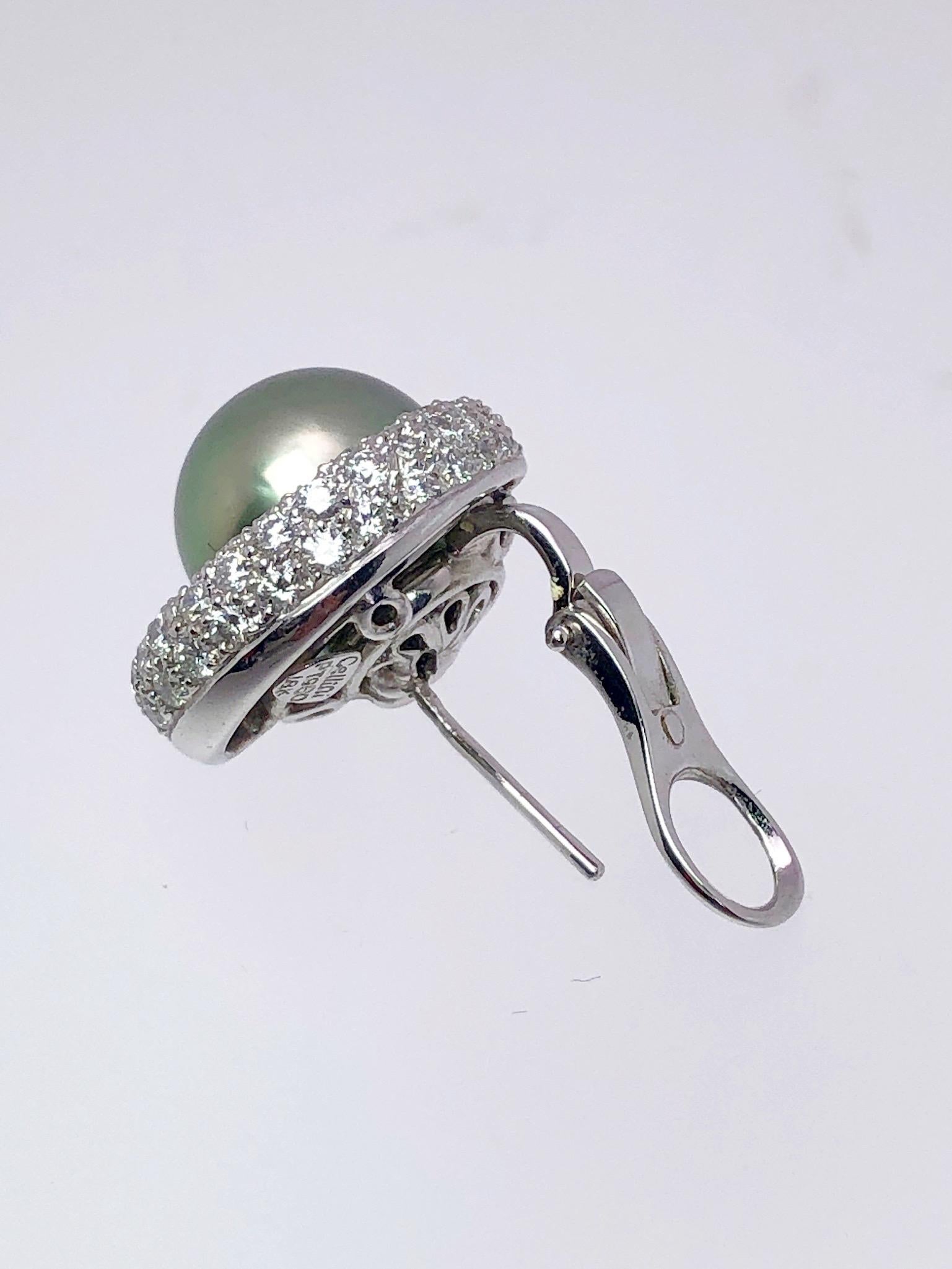 Moderno Orecchini in platino, oro bianco 18KT e diamanti con perla verde di Tahiti centrale in vendita