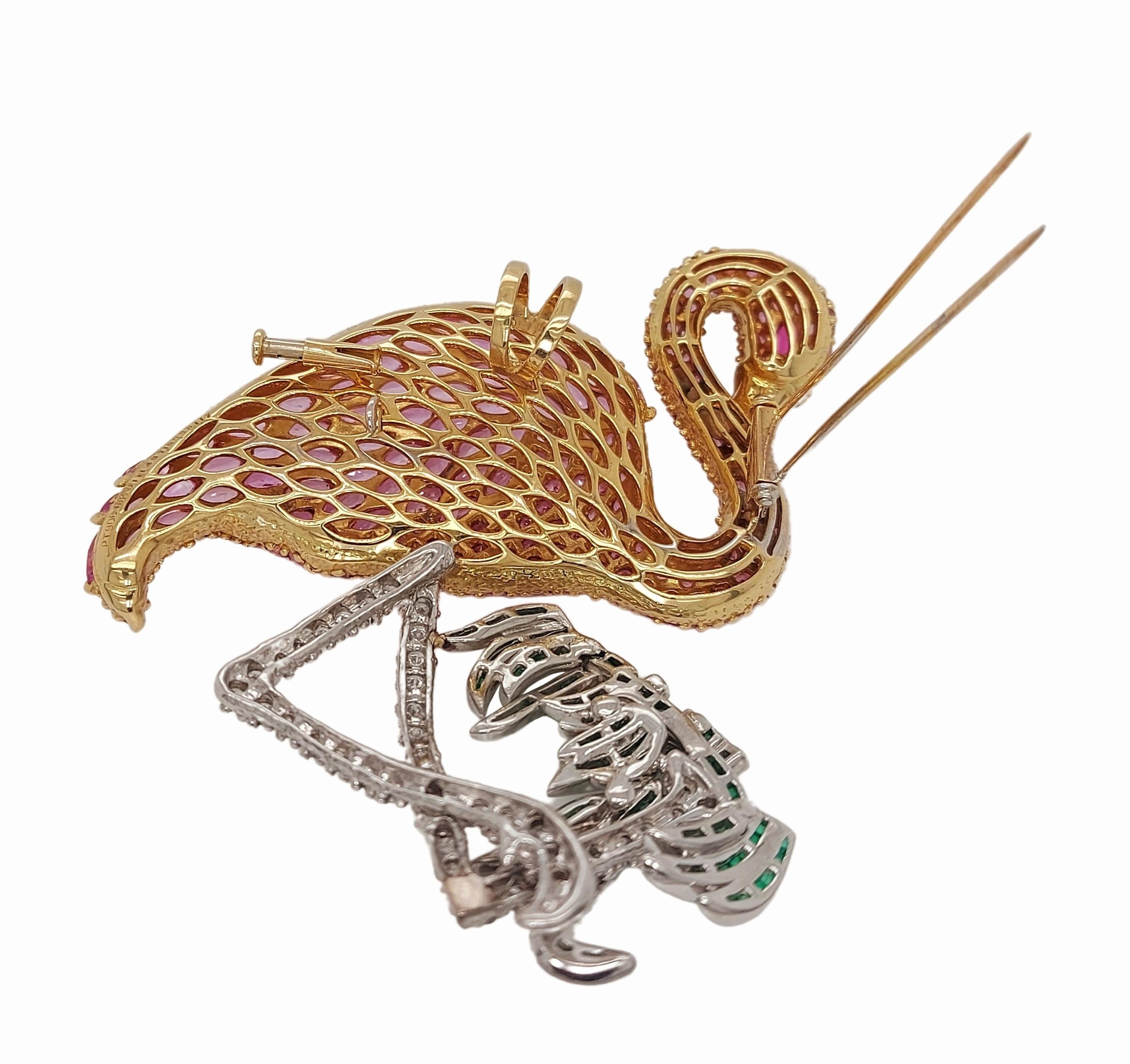 Platinum & 18kt Yellow Gold Flamingo Brooch / Pendant Diamonds, Emeralds, Ruby In New Condition For Sale In Antwerp, BE