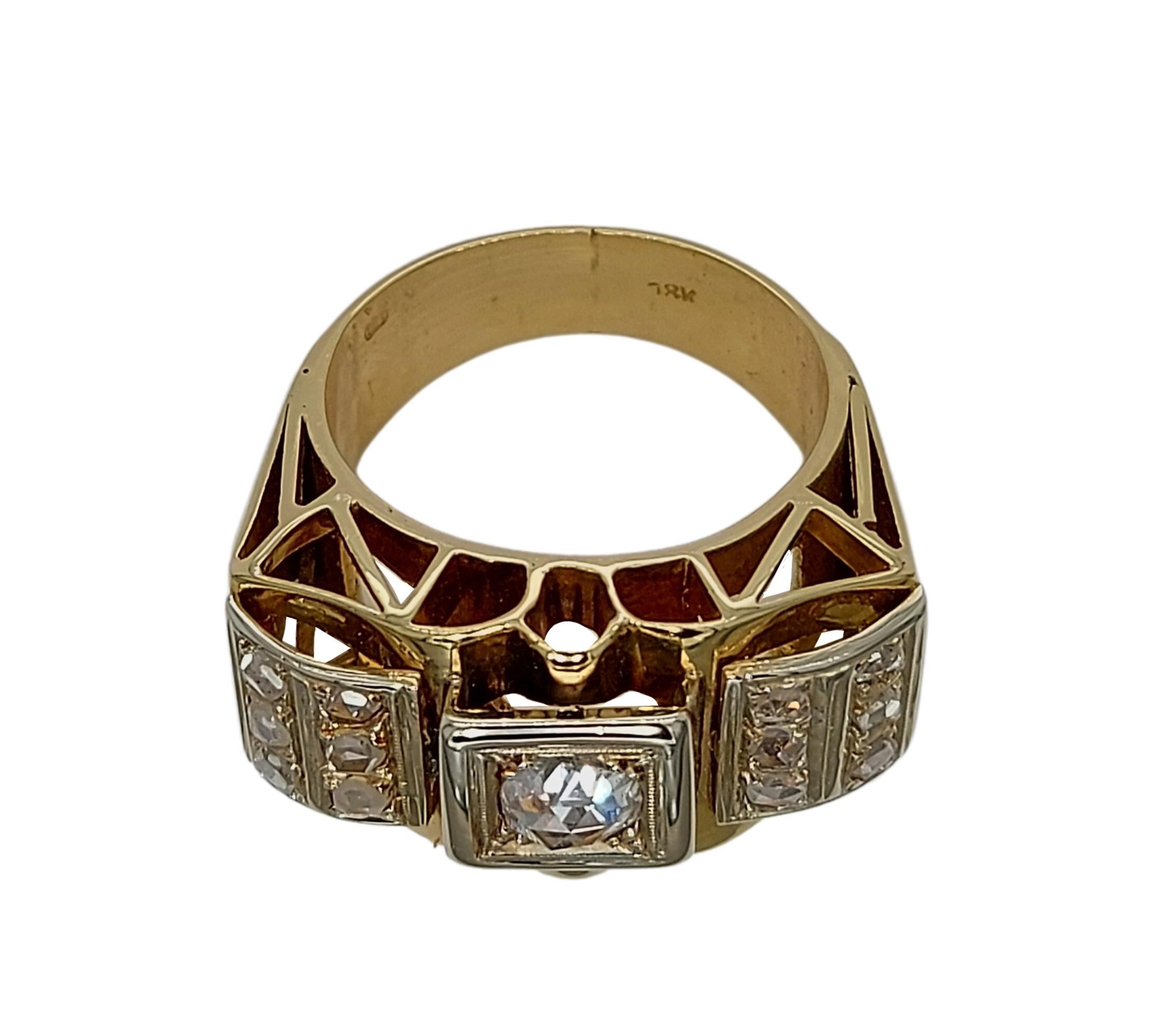 1940 s Vintage 18kt Yellow Gold Ring with 0.60ct Rose Cut Diamonds Set in Platinum

Diamonds: Centre diamond has a diameter of approx. 4.5 mm and is surrounded by 12 smaller diamonds F/G VS together 0.60 ct.

Material: 18kt Yellow Gold & Platinum on