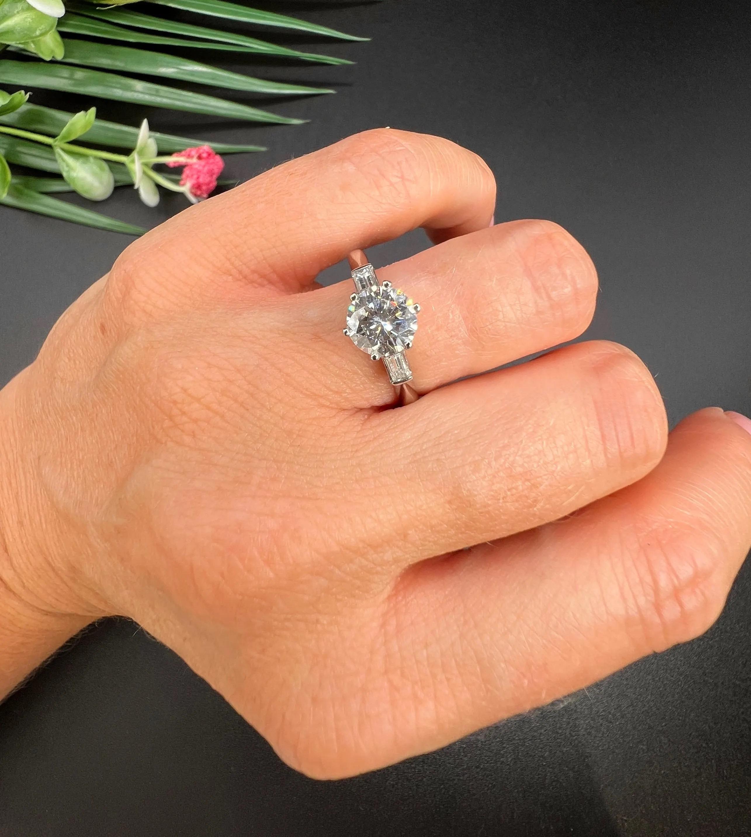 Platinum, 1920s 1.37 Total Carat Diamond Single Stone Engagement Ring, New Mount In Good Condition For Sale In Brighton, GB