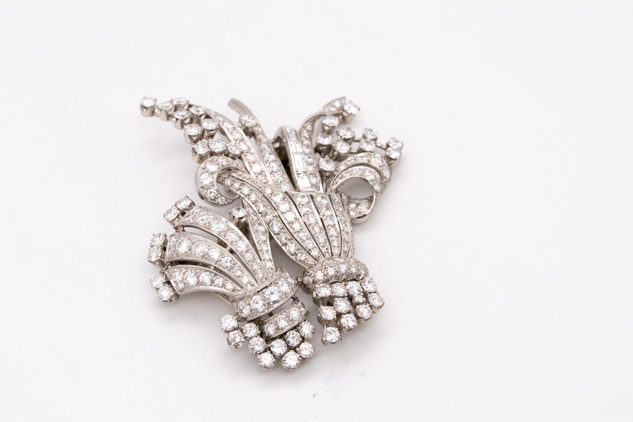 Platinum 1930 Art Deco Convertible Clips Brooch With 16.12 Cts In Mixed Diamonds For Sale 5