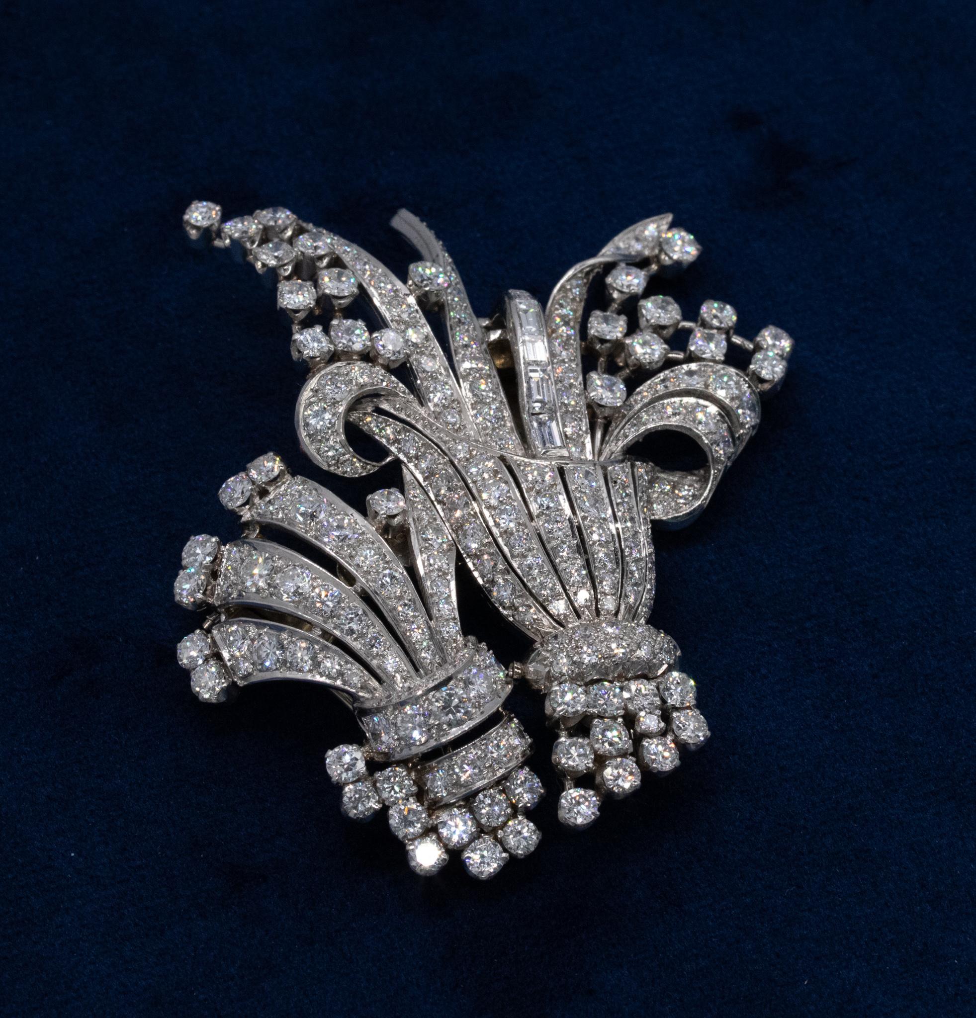 Platinum 1930 Art Deco Convertible Clips Brooch With 16.12 Cts In Mixed Diamonds For Sale 6
