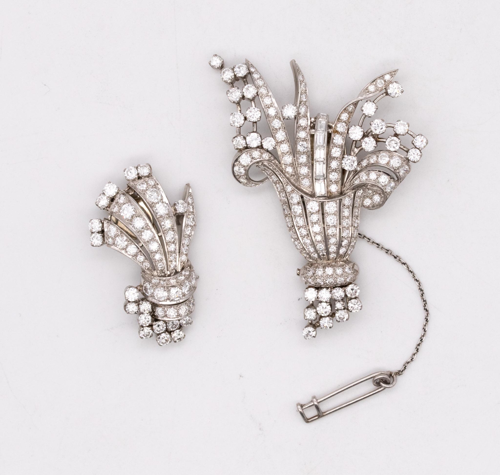 Platinum 1930 Art Deco Convertible Clips Brooch With 16.12 Cts In Mixed Diamonds For Sale 1