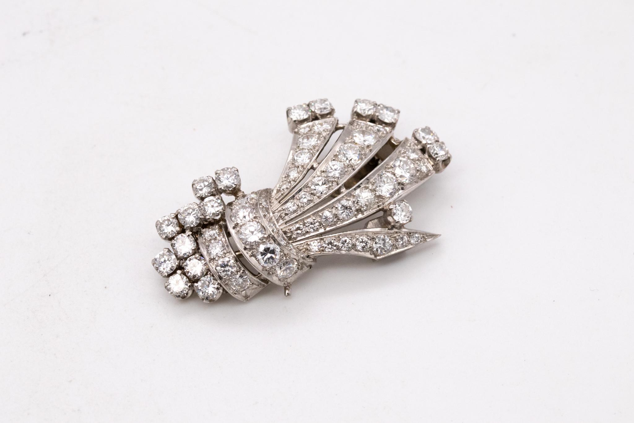 Platinum 1930 Art Deco Convertible Clips Brooch With 16.12 Cts In Mixed Diamonds For Sale 2