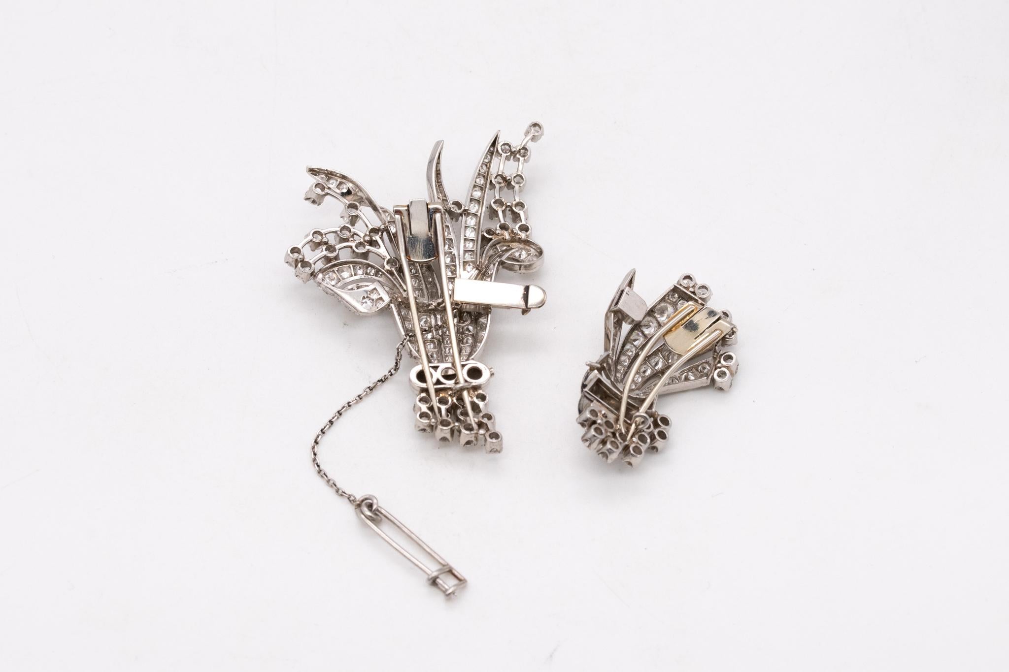 Platinum 1930 Art Deco Convertible Clips Brooch With 16.12 Cts In Mixed Diamonds For Sale 3