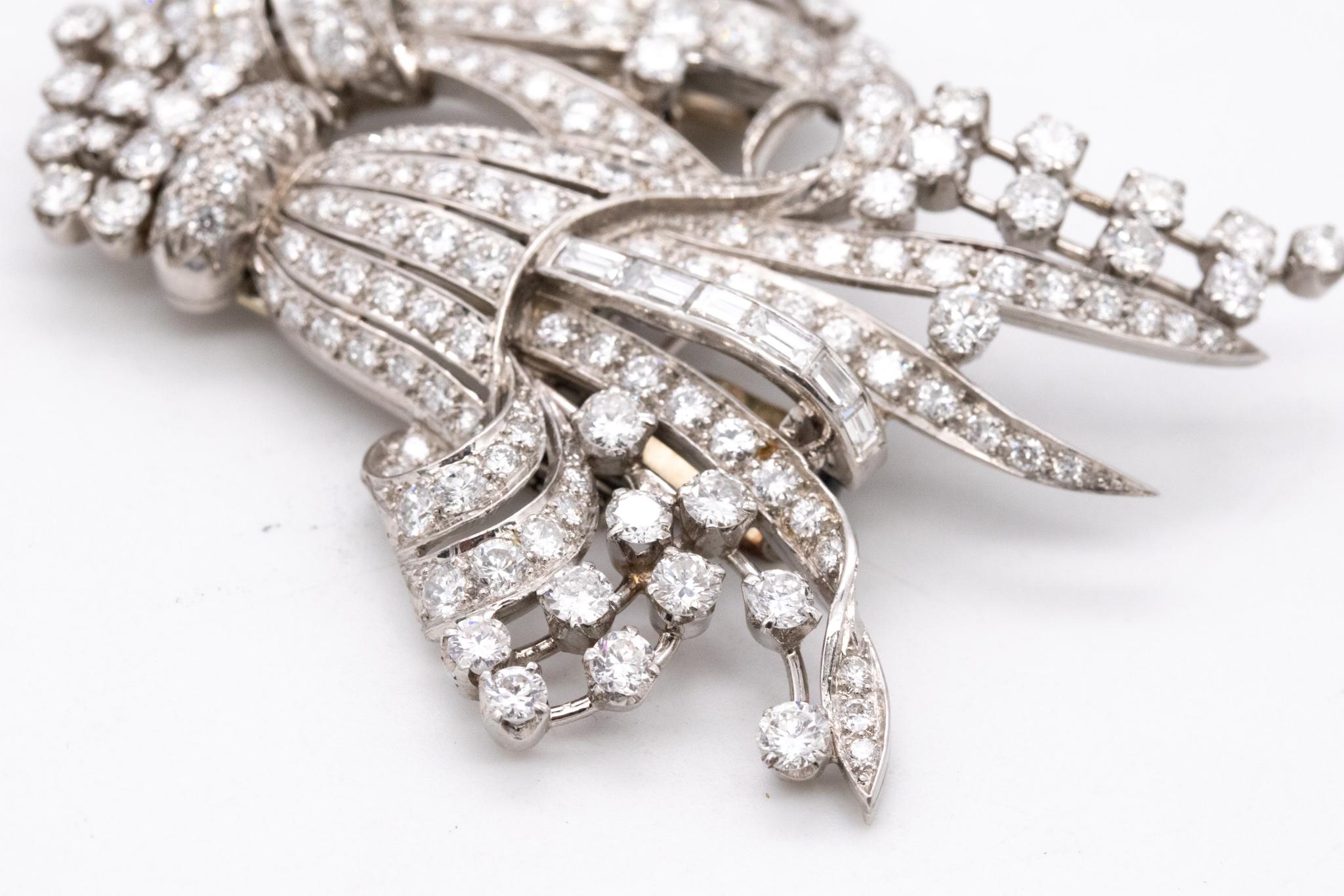 Platinum 1930 Art Deco Convertible Clips Brooch With 16.12 Cts In Mixed Diamonds For Sale 4