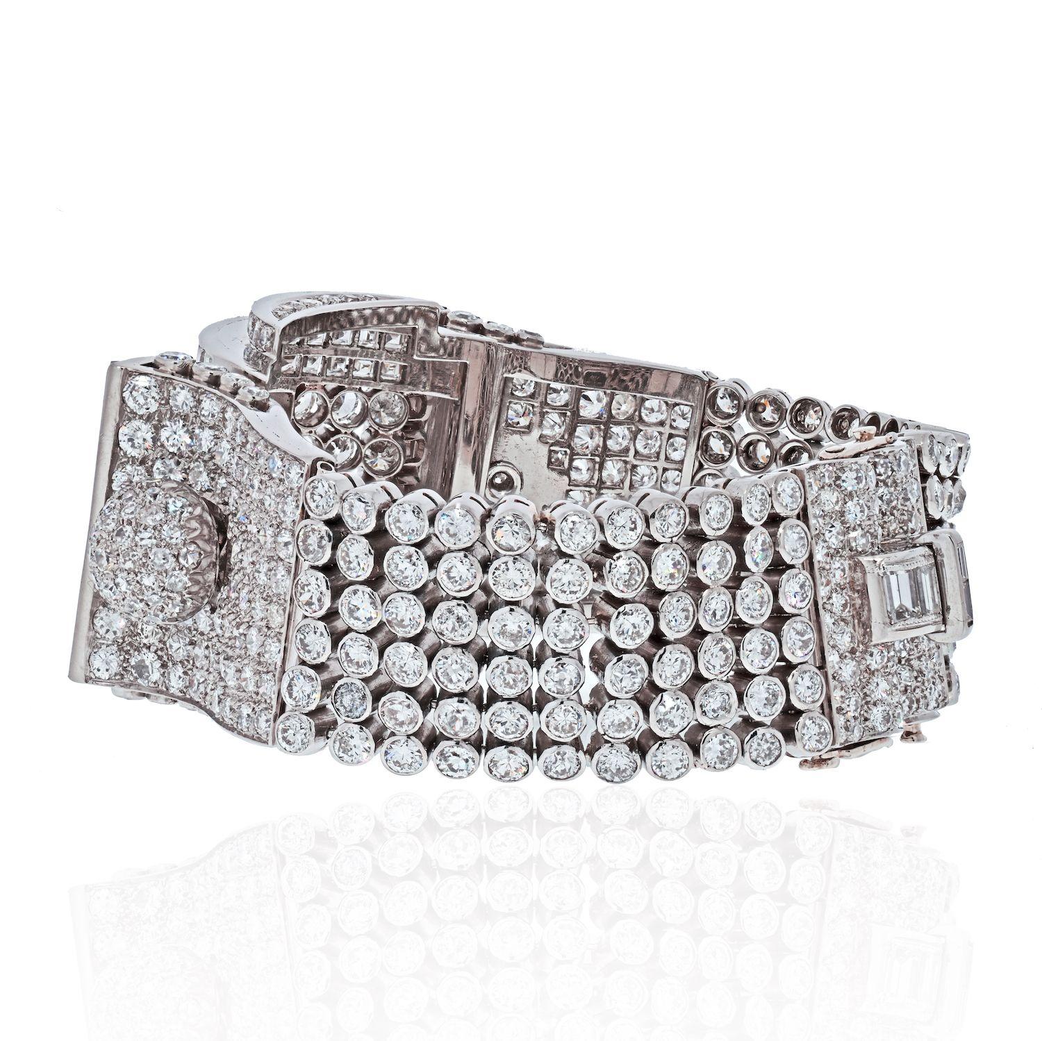 Platinum 1930's Art Deco 60 Carat Diamond Bracelet In Excellent Condition For Sale In New York, NY