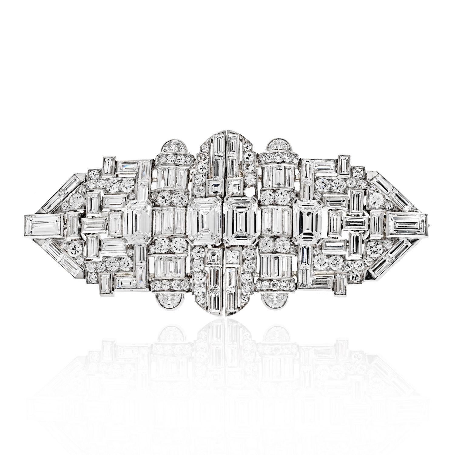 Platinum 1930s Deco Diamond Double Clip GIA Certified E VS2 Brooch In Excellent Condition For Sale In New York, NY