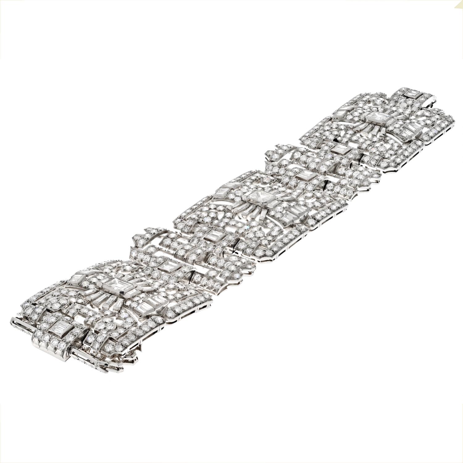 Platinum 1930s Statement Deco 47.00cttw Diamond Bracelet In Excellent Condition For Sale In New York, NY
