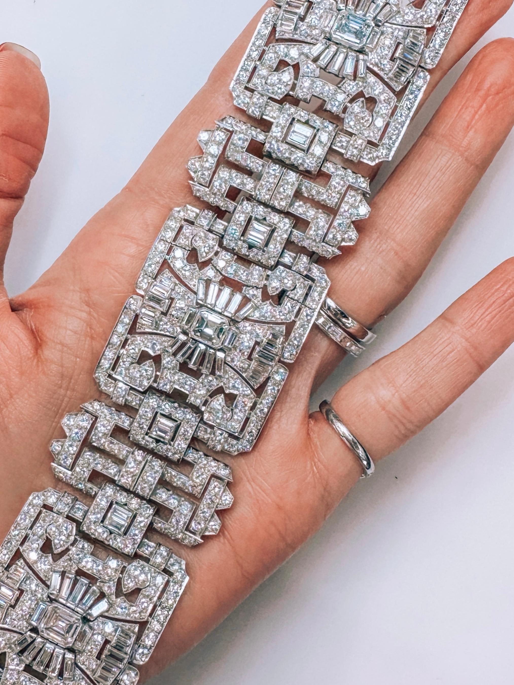 Bracciale in platino 1930 Statement Deco 47.00cttw con diamanti in vendita 1