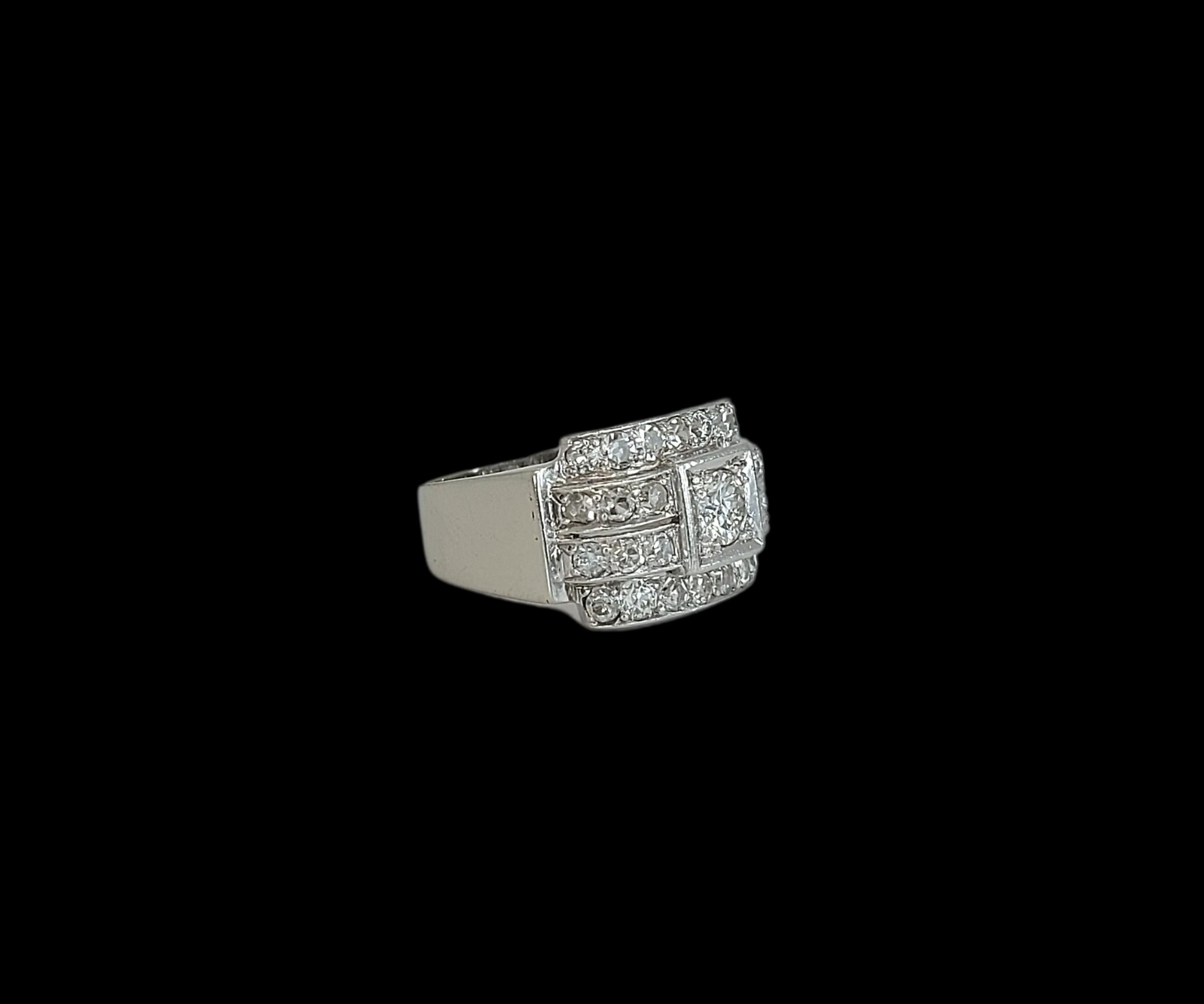Platinum 1940 s Ring Set with 1.34 ct Round Cut Diamonds In Excellent Condition For Sale In Antwerp, BE