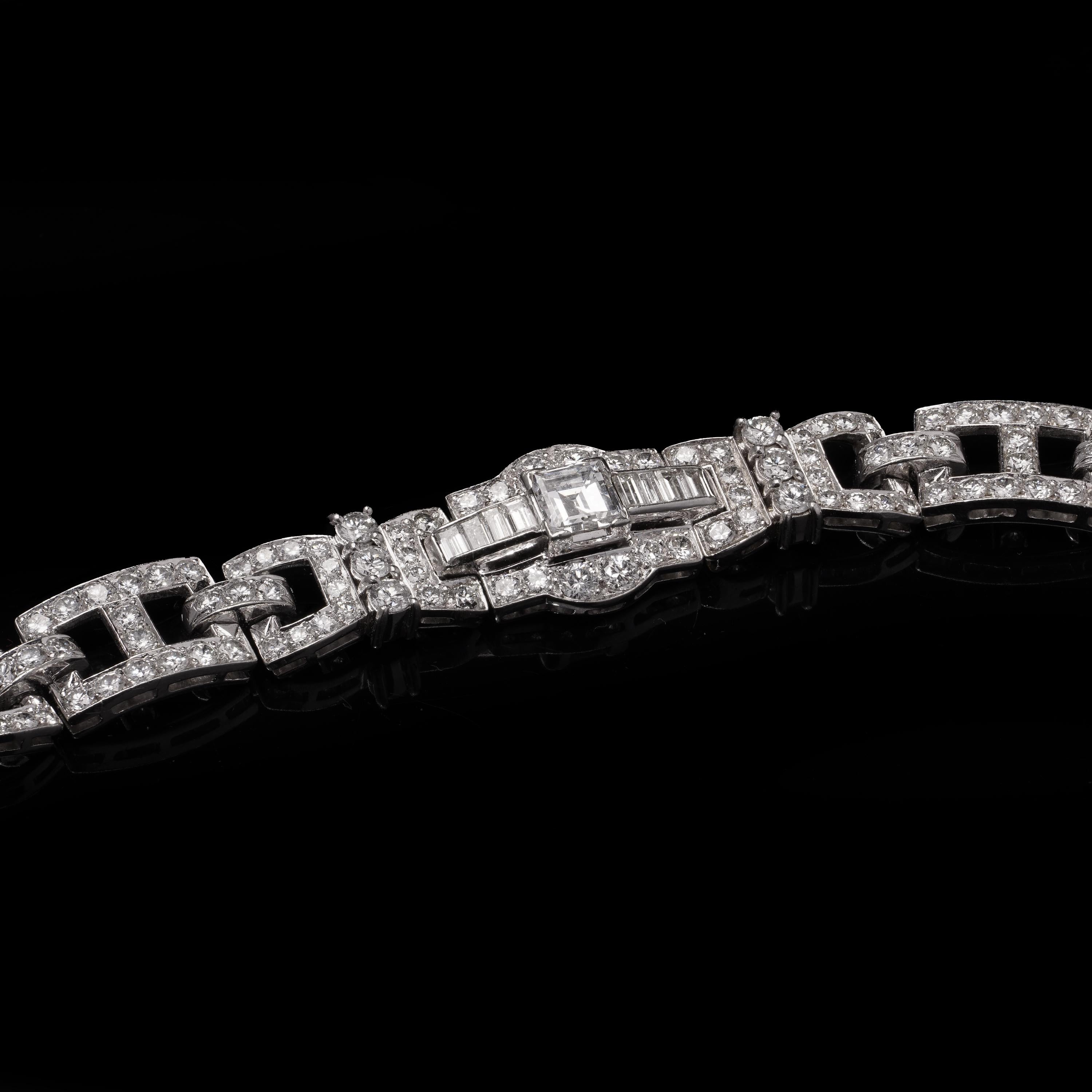 Platinum 1940s Diamond Bracelet with 9.21 Carats of Diamonds For Sale 5