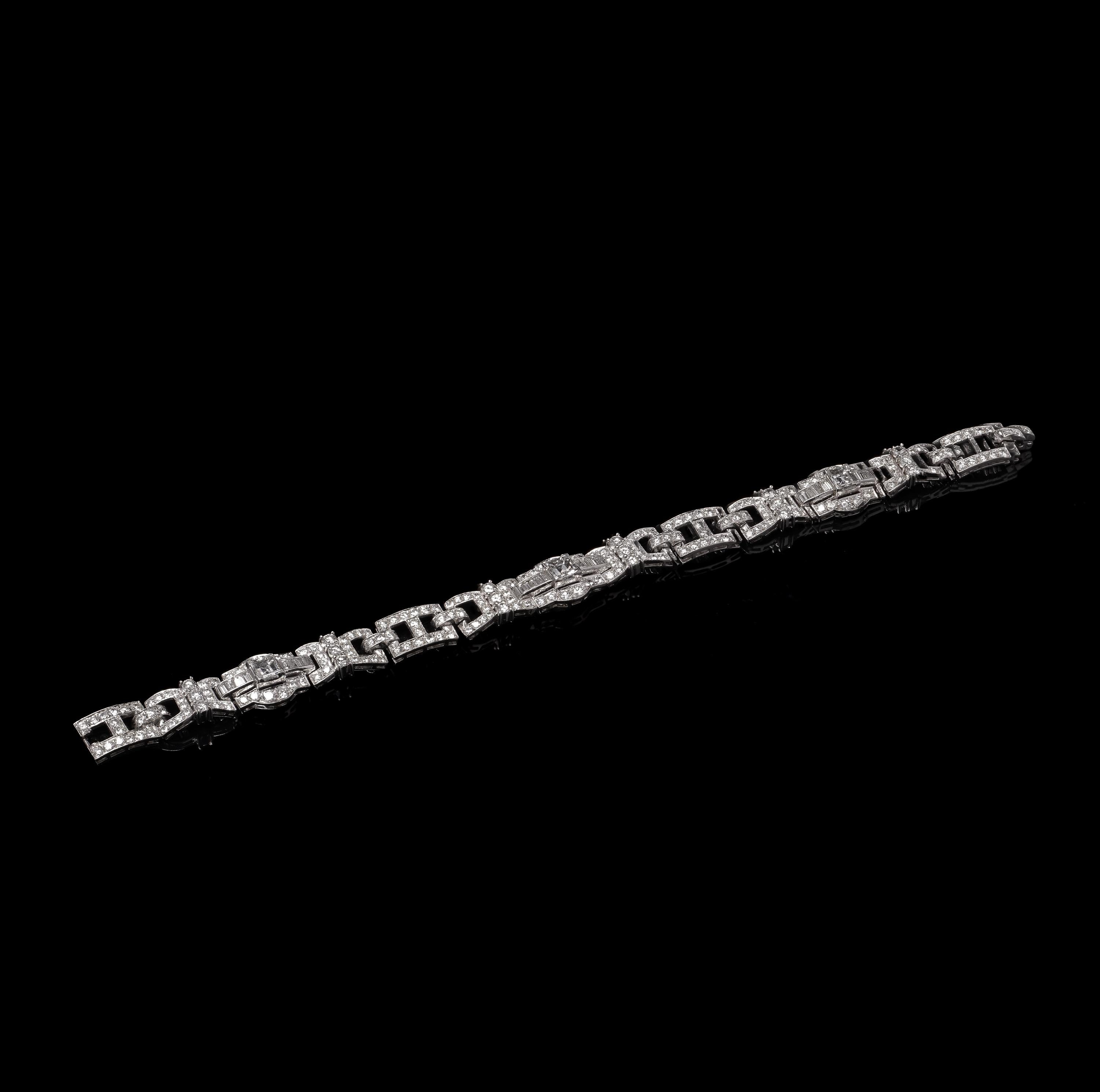 Round Cut Platinum 1940s Diamond Bracelet with 9.21 Carats of Diamonds For Sale