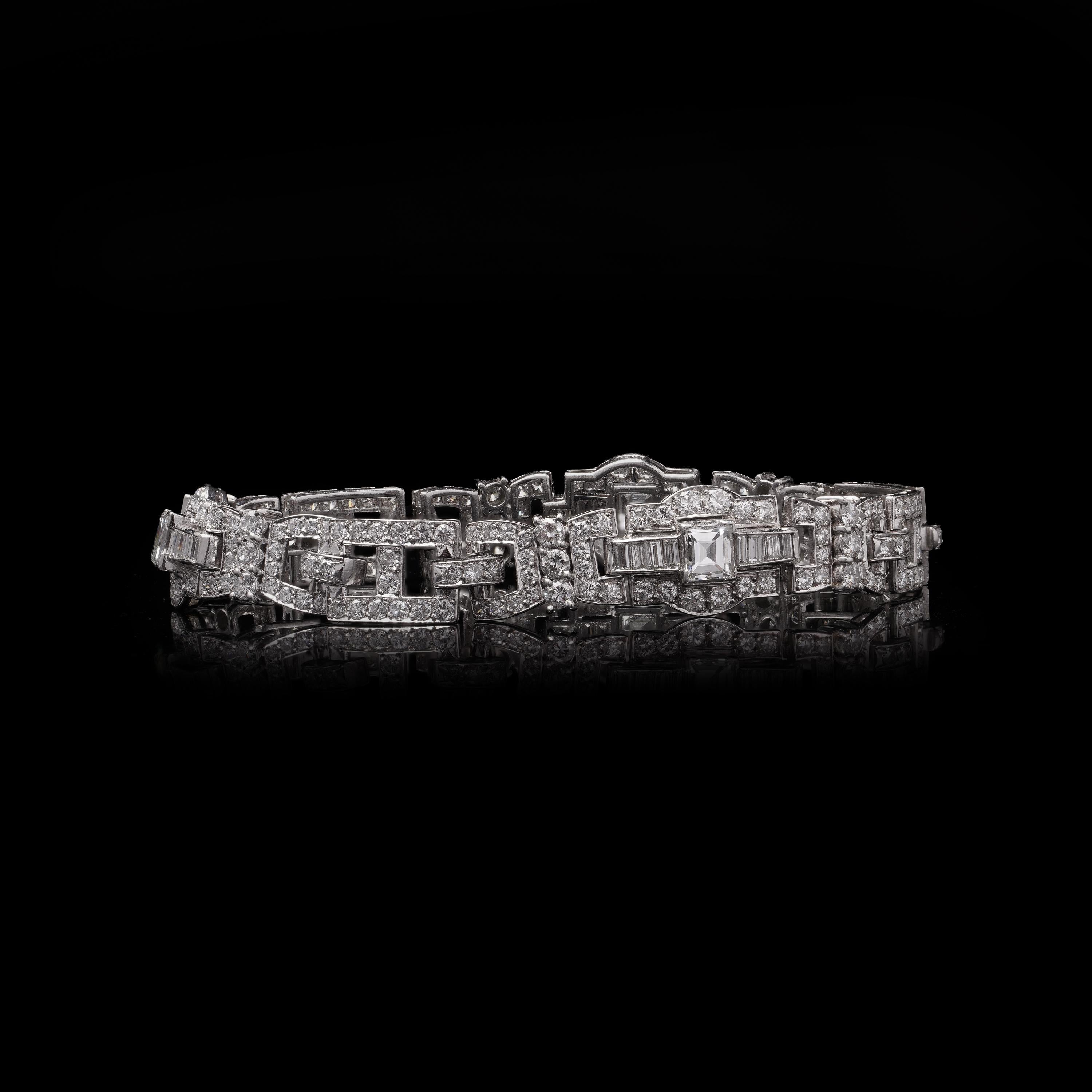 Platinum 1940s Diamond Bracelet with 9.21 Carats of Diamonds For Sale 1