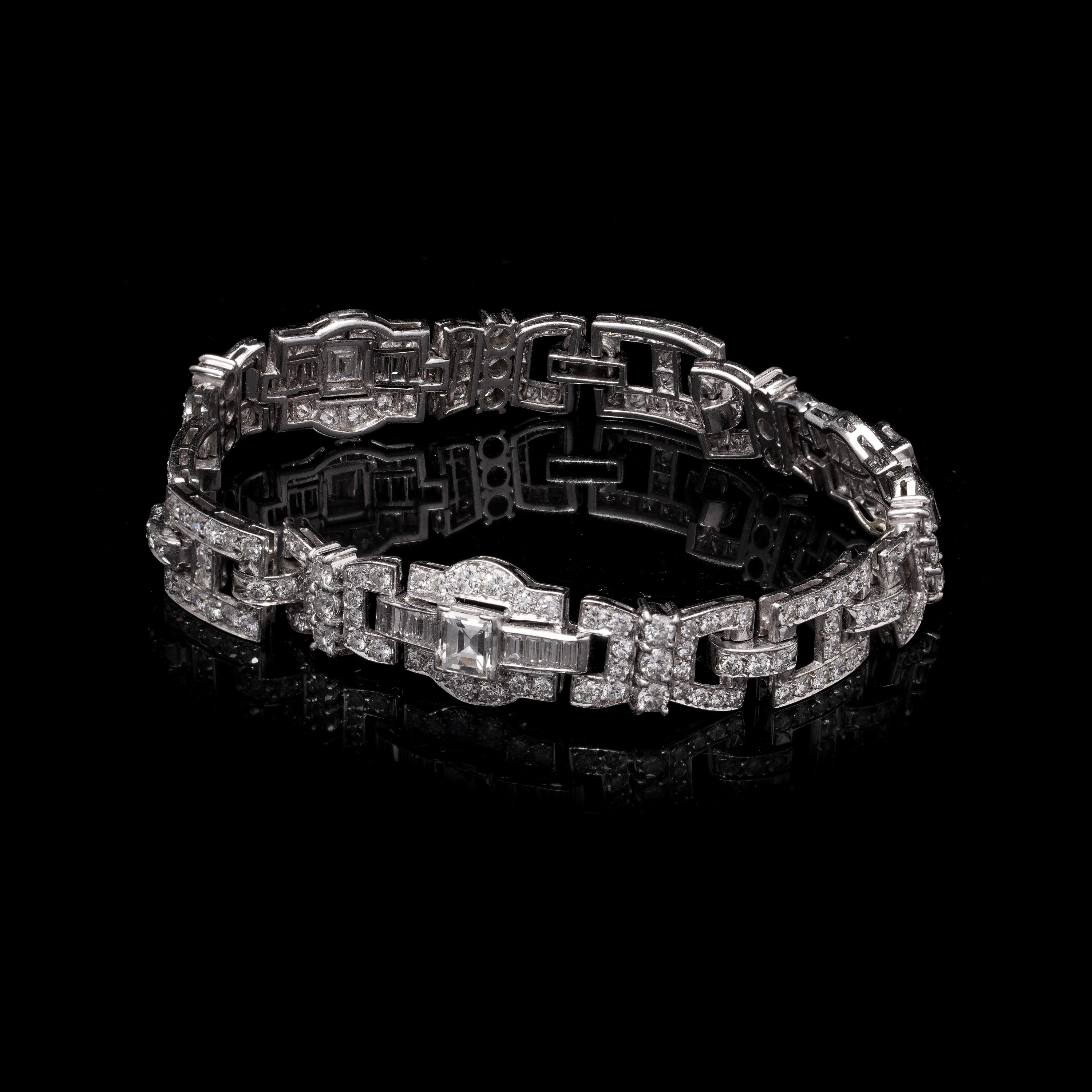 Platinum 1940s Diamond Bracelet with 9.21 Carats of Diamonds For Sale 3