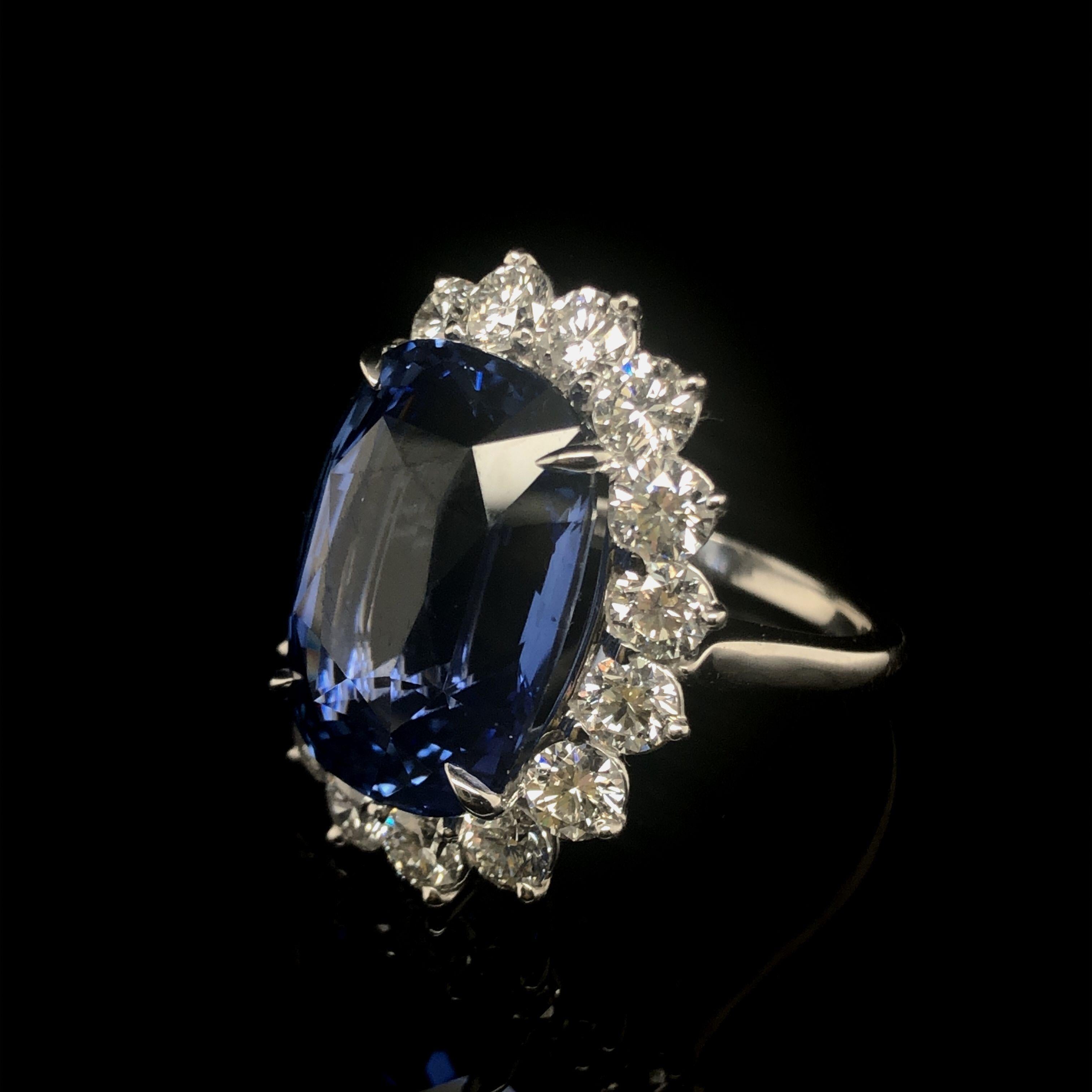 Round Cut Platinum 19.50 CTS Ceylon Sapphire and Diamond Ring For Sale