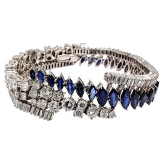 Pulsera de eslabones de platino de los años 60 con diamantes redondos y en forma de baguette de 9 quilates y un zafiro de 9,95 quilates