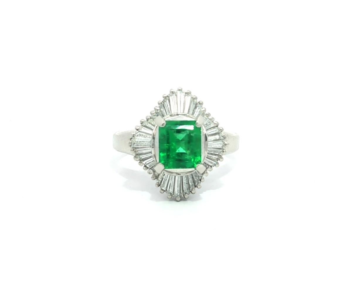 Anello Ballerina classico in platino con smeraldo verde ricco e vibrante da 1,96ctw e diamanti in vendita 5