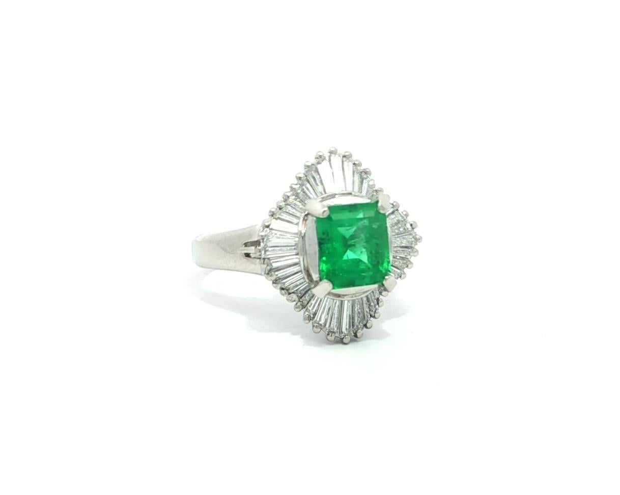 Anello Ballerina classico in platino con smeraldo verde ricco e vibrante da 1,96ctw e diamanti in vendita 6