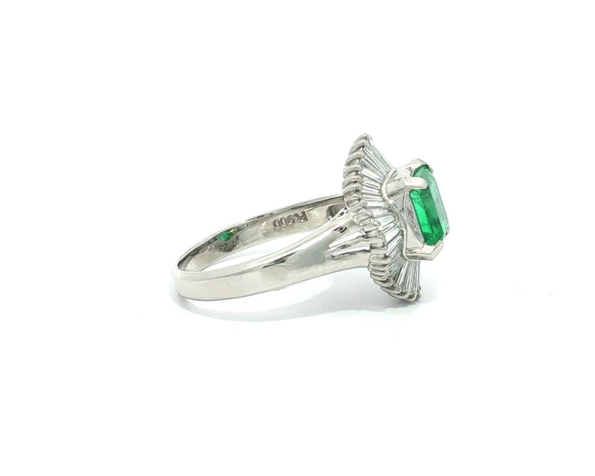 Anello Ballerina classico in platino con smeraldo verde ricco e vibrante da 1,96ctw e diamanti in vendita 7