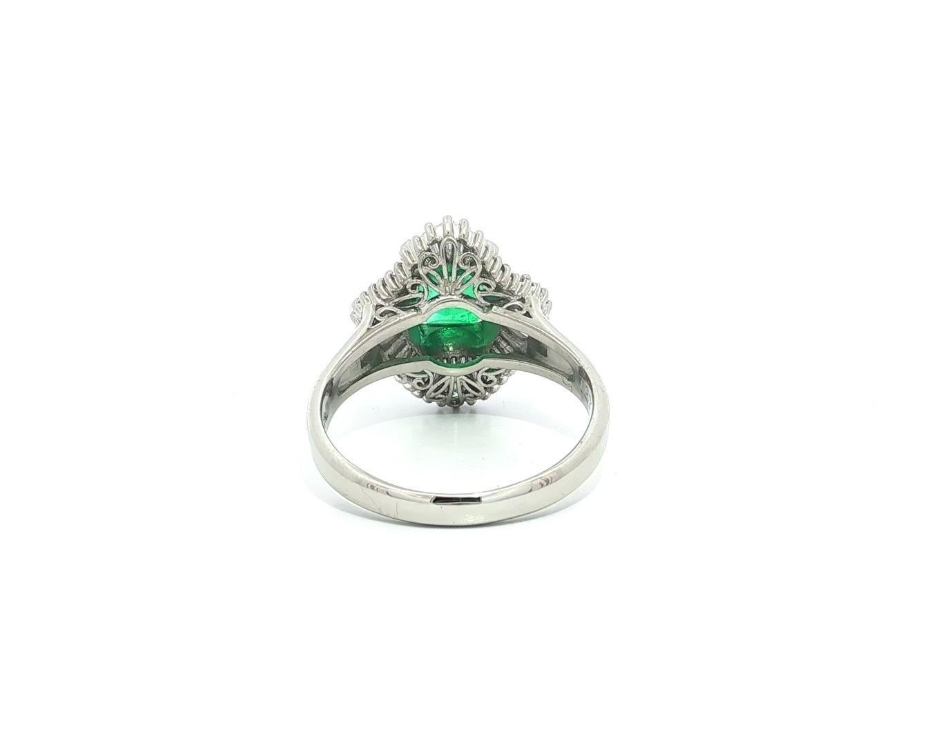 Anello Ballerina classico in platino con smeraldo verde ricco e vibrante da 1,96ctw e diamanti in vendita 2