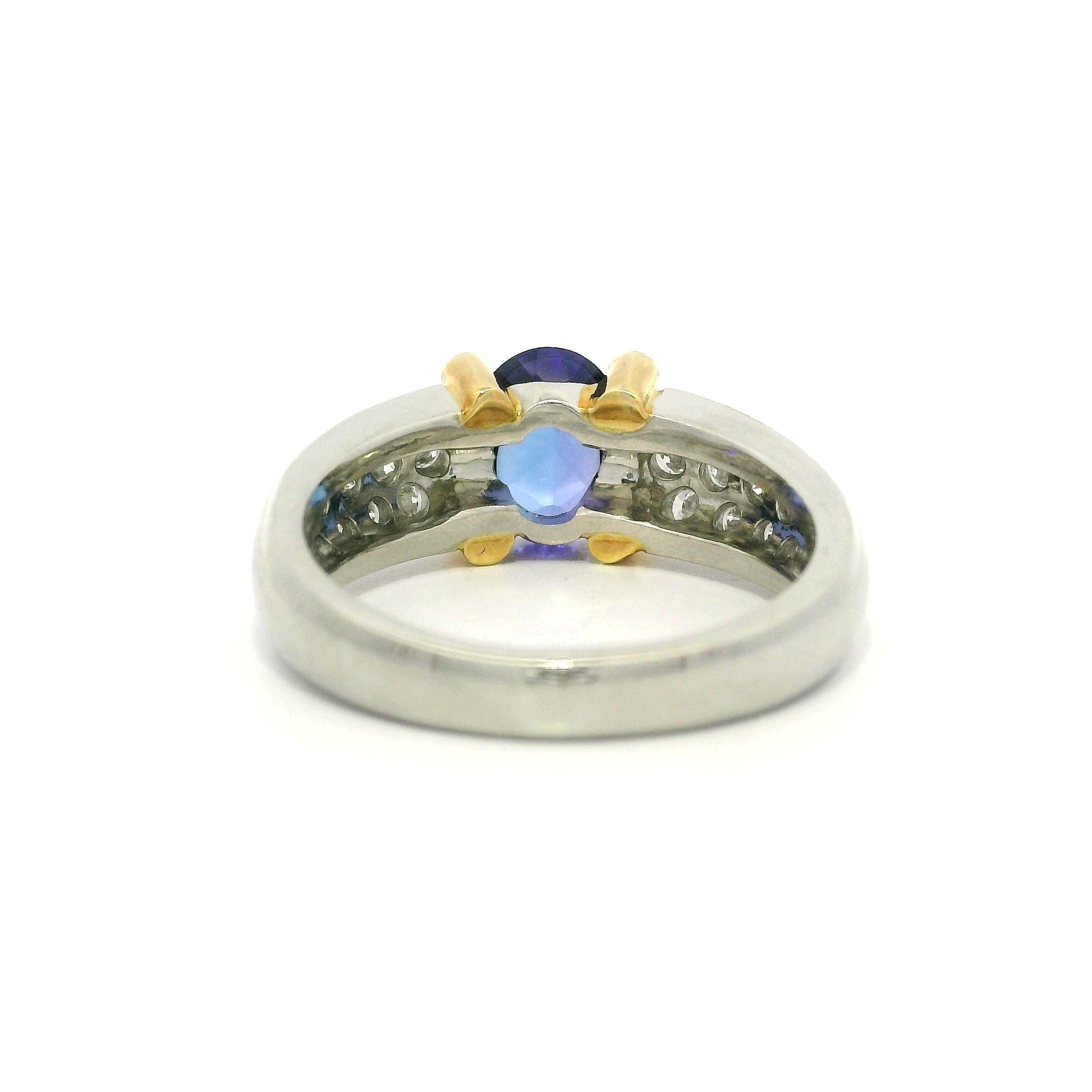 Anillo de platino de alta calidad con tanzanita ovalada de 1,99 quilates y diamantes pavé Corte oval en venta