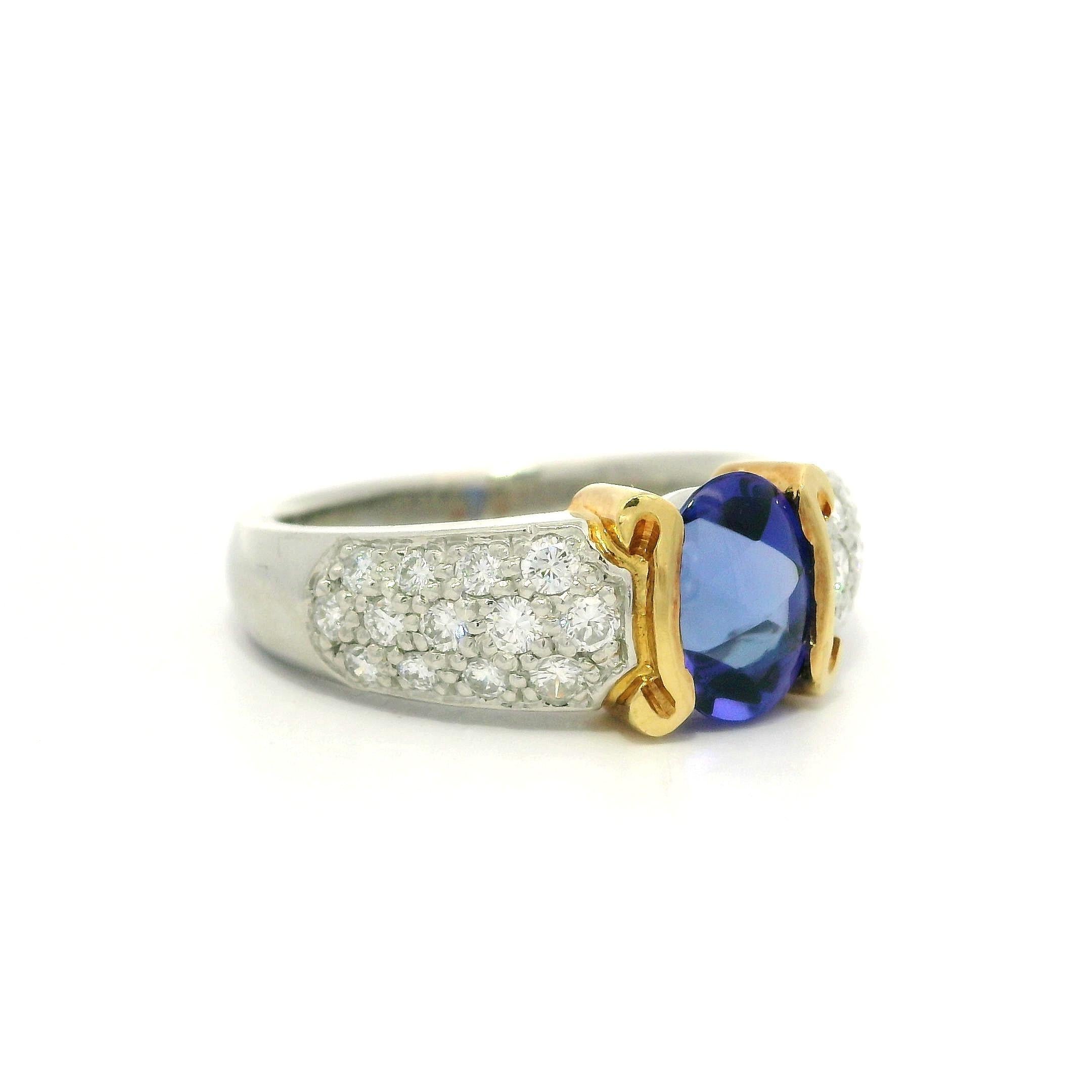 Anillo de platino de alta calidad con tanzanita ovalada de 1,99 quilates y diamantes pavé en venta 1