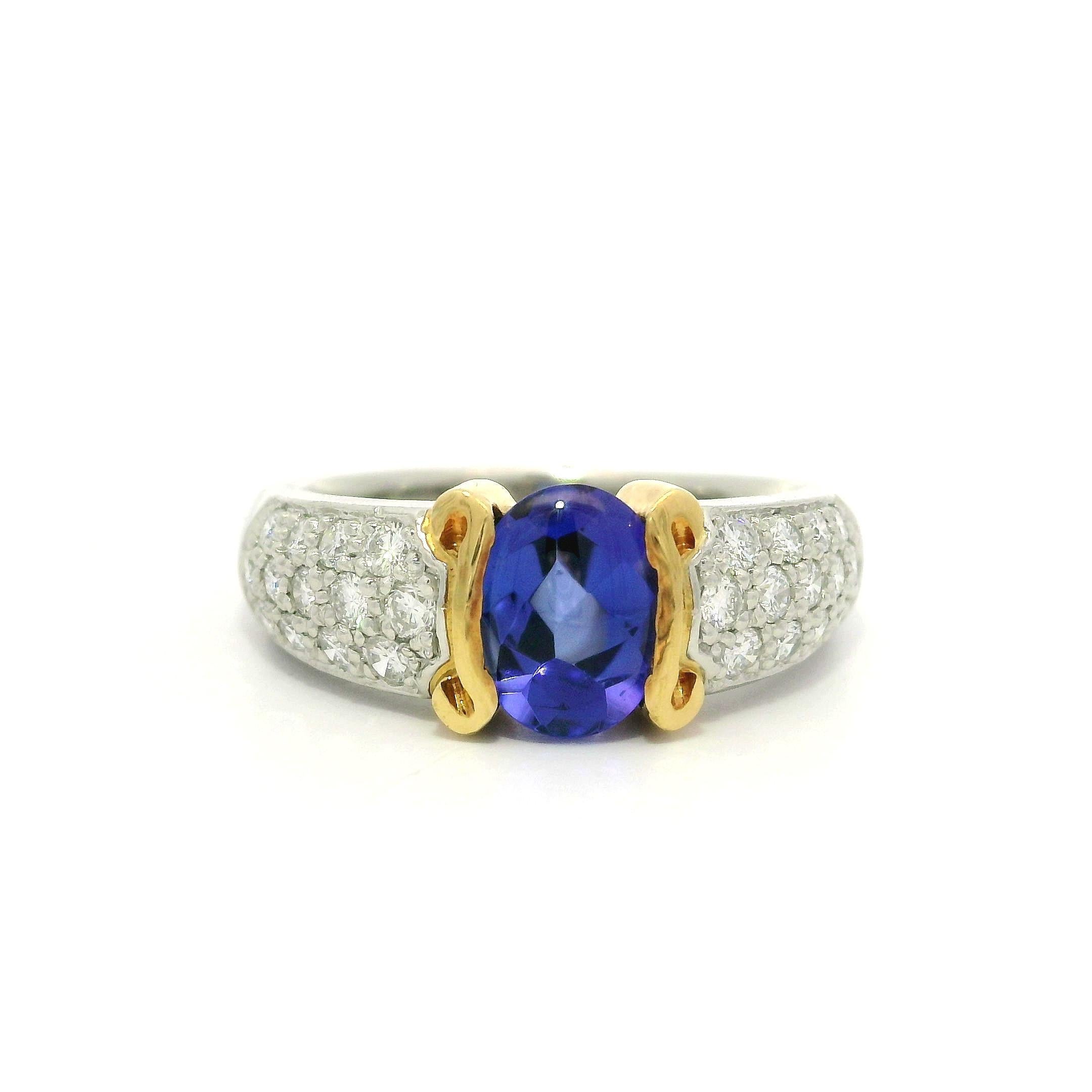 Anillo de platino de alta calidad con tanzanita ovalada de 1,99 quilates y diamantes pavé en venta 4