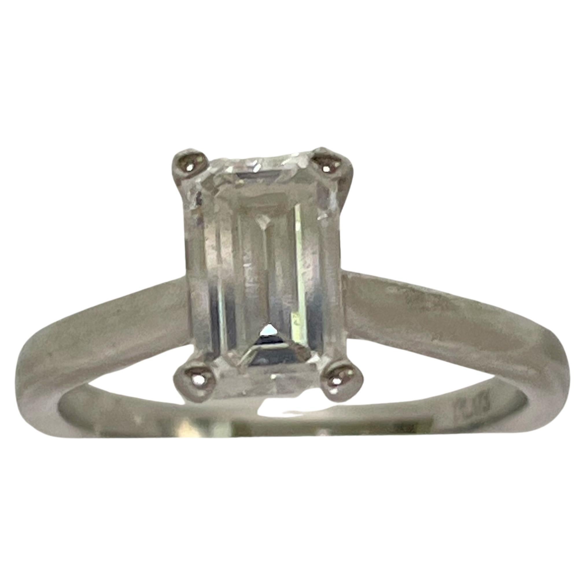 Platinum 1 Carat Emerald Cut Diamond Ring For Sale